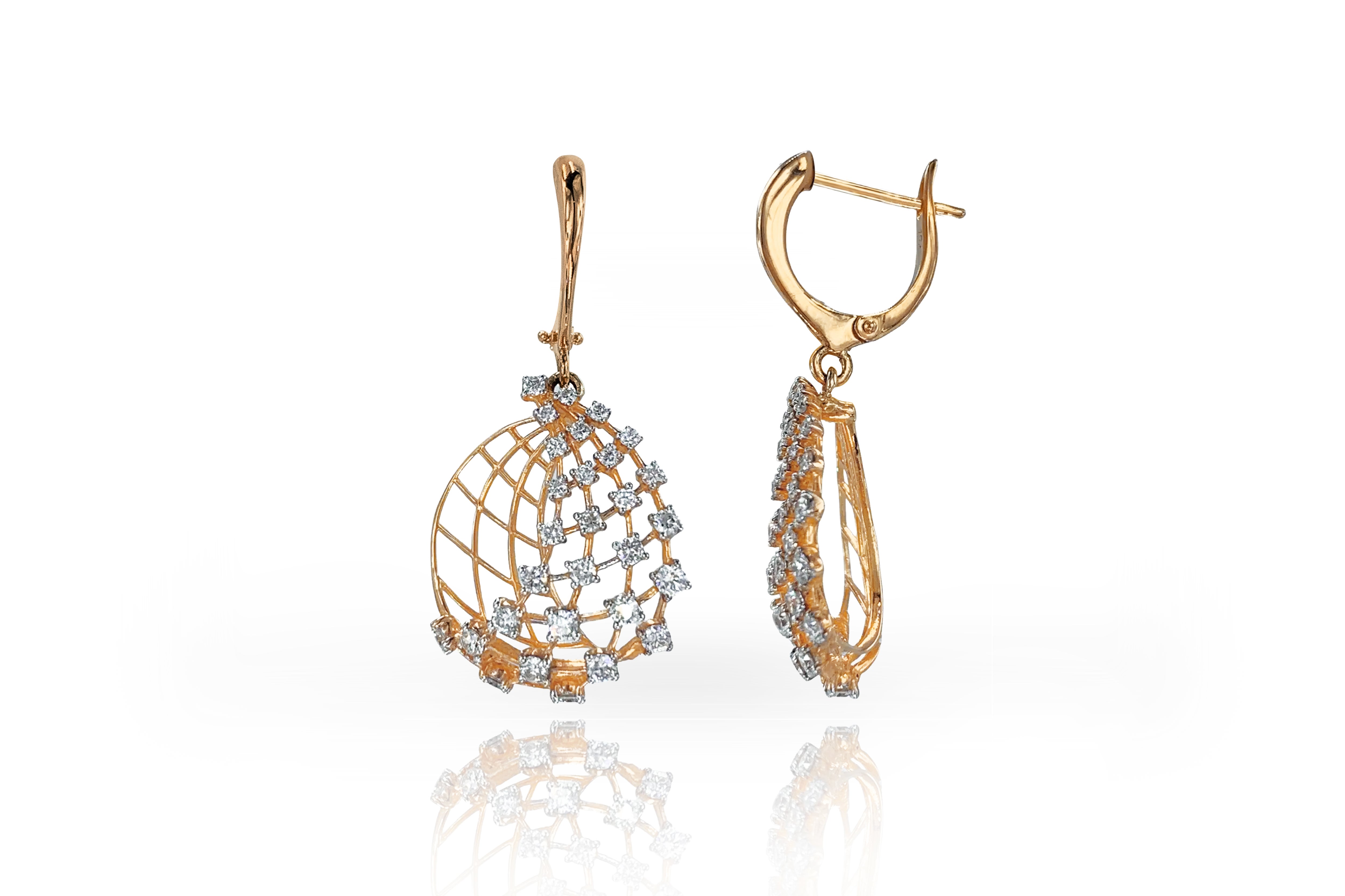 18karat Gold Dangle Earring Rose Gold Diamond Pave Fashion Earring
      A fashion Art Nouveau open filigree dangle earring meticulously crafted to mesmerize. Each part of this art piece shows the passion for jewelry from Oshi Jewels Designs Inc.   