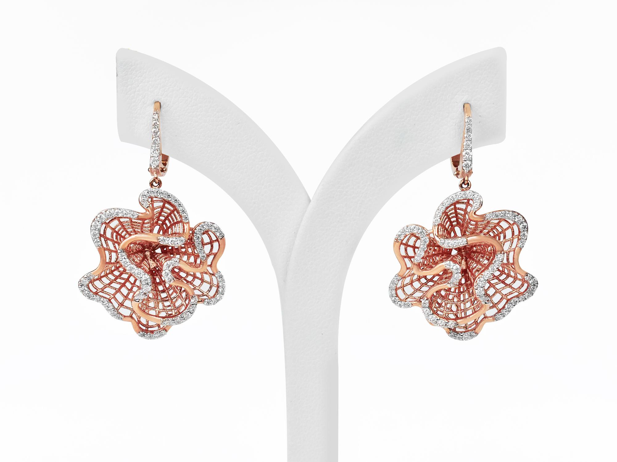 18Karat Gold Dangle Earring Rose Gold Floral Diamond Fashion Earring
        A fashion Art Nouveau floral open filigree dangle earring meticulously crafted to mesmerize. Each part of this art piece shows the passion for jewelry from Oshi Jewels