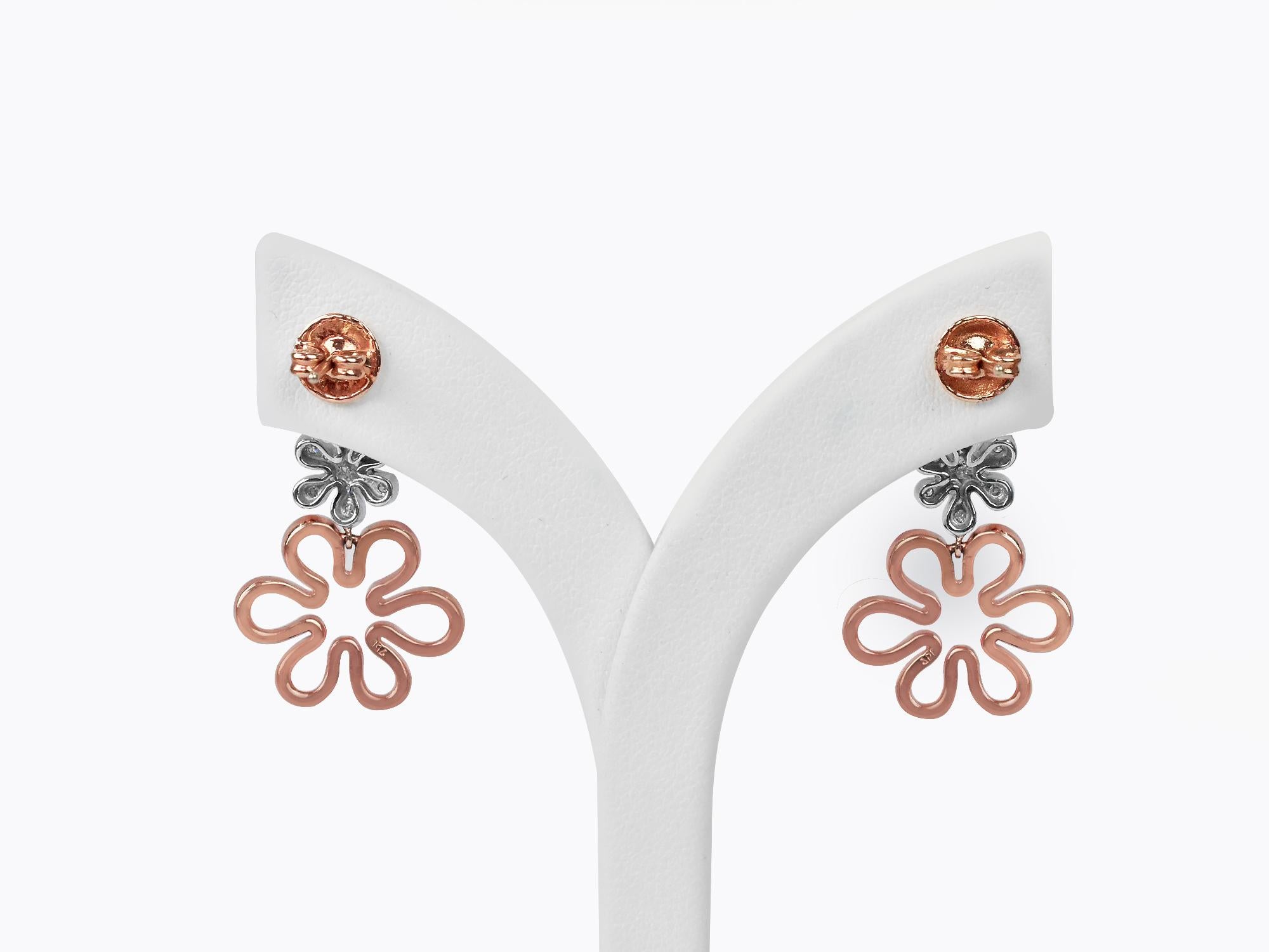 Taille ronde Pendants d'oreilles en or blanc 18 carats et or rose ornés de diamants à motifs floraux en vente