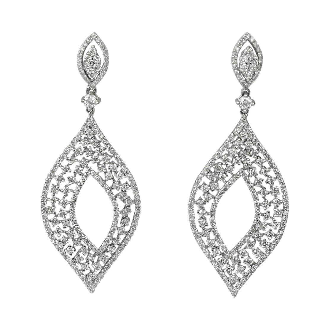 Boucle d'oreille pendante en or 18 carats Or blanc Cluster Multi Halo Leaf Drop Diamond