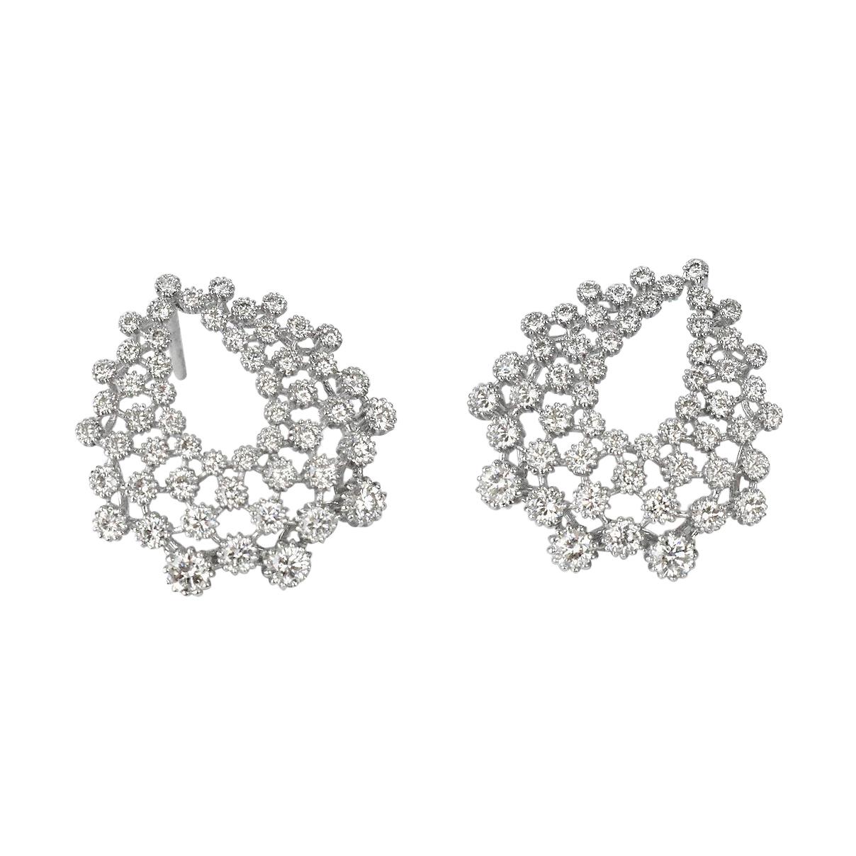Boucles d'oreilles à la mode en or blanc 18 carats avec diamants pavés en vente