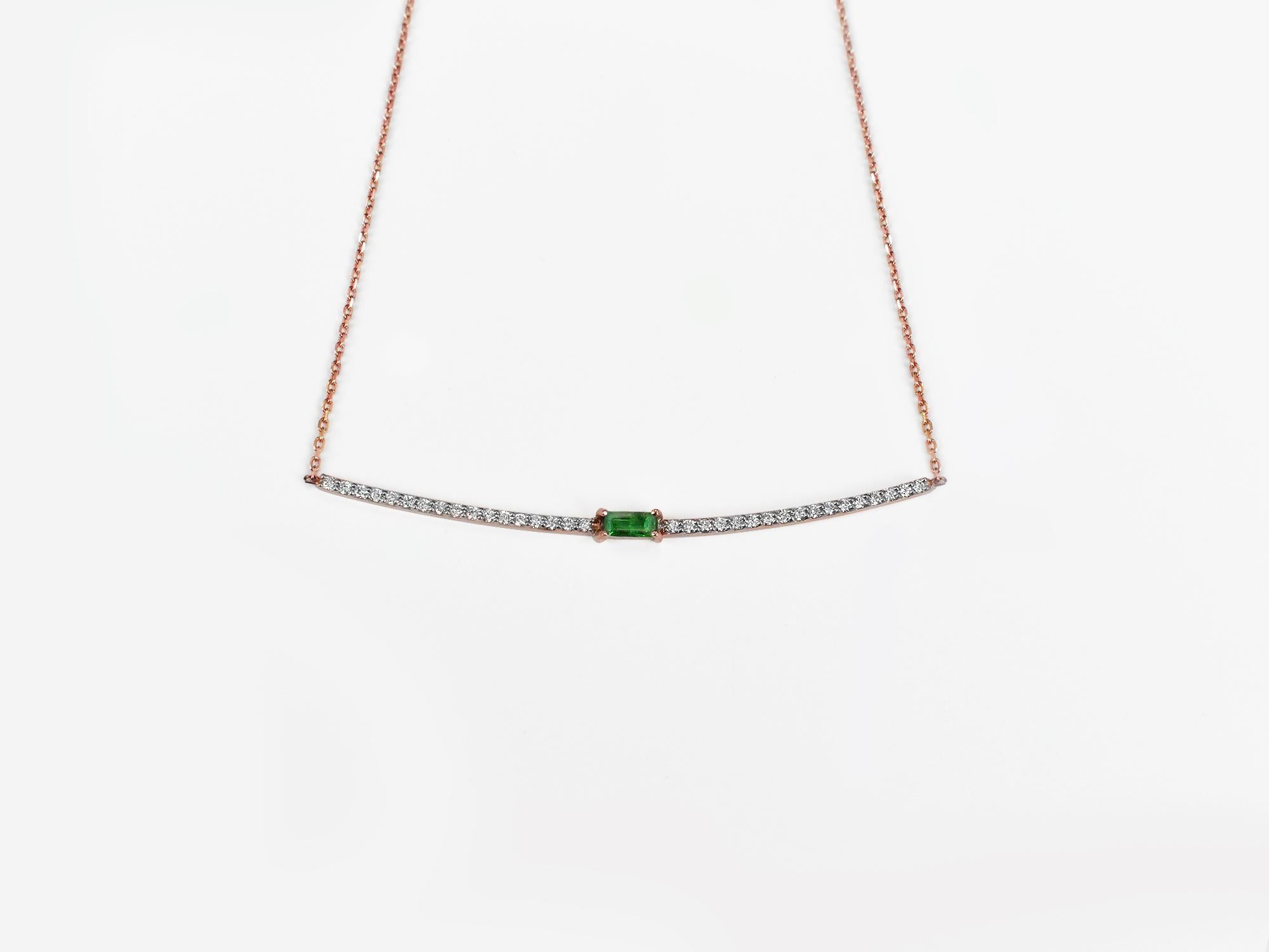 18Karat Gold Pendant Bar Emerald Necklace Baguette Rose Gold Diamond Pave
         An 18K solid Rose Gold/emerald bar necklace. An elegant piece of jewelry for enjoying life every day with a celebration of unbound freedom. A treasure crafted by Oshi