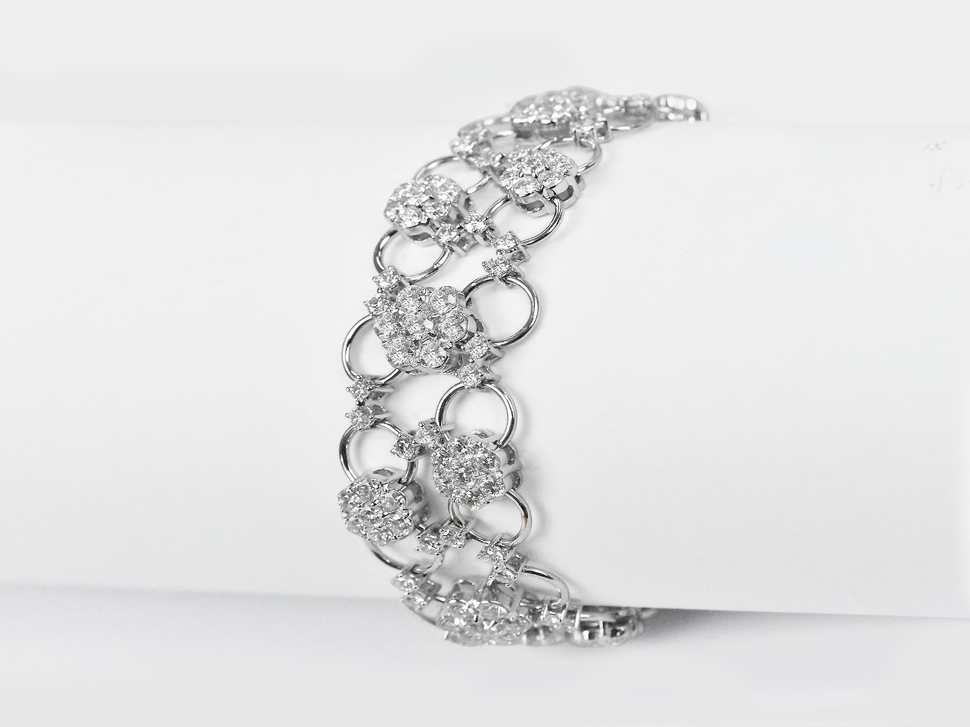 18Karat Gold White Gold Diamonds Cluster Pave Fashion Bracelet
         This 18K solid White Gold cluster bracelet made with a secure Lobster Clasp. Seemingly floating cluster sparkling diamonds bracelet created by Oshi Jewels Designs Inc.
       A