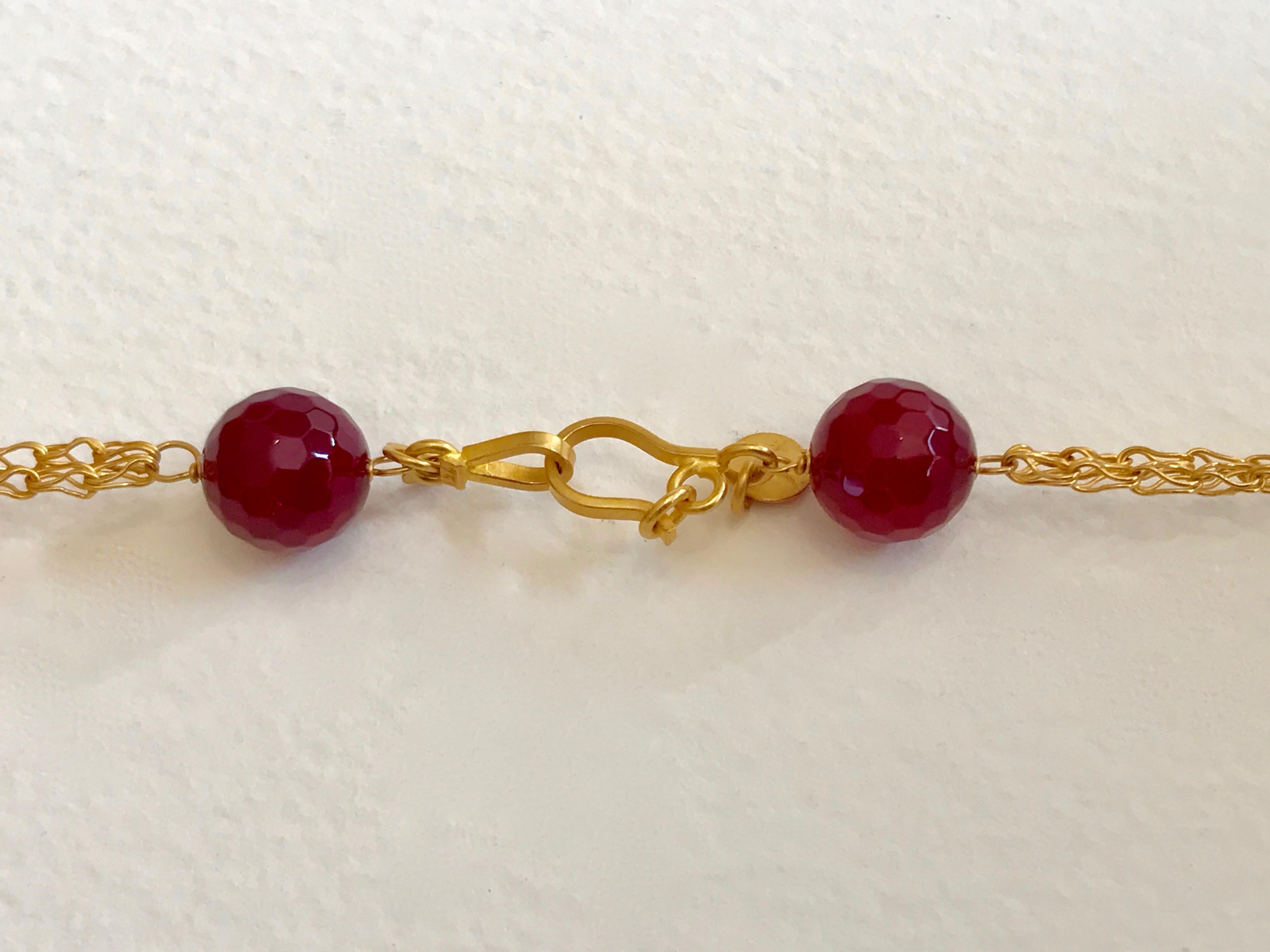 Contemporary 18 Karat Solid Yellow Gold Handmade Cranberry Agate Chain Necklace For Sale