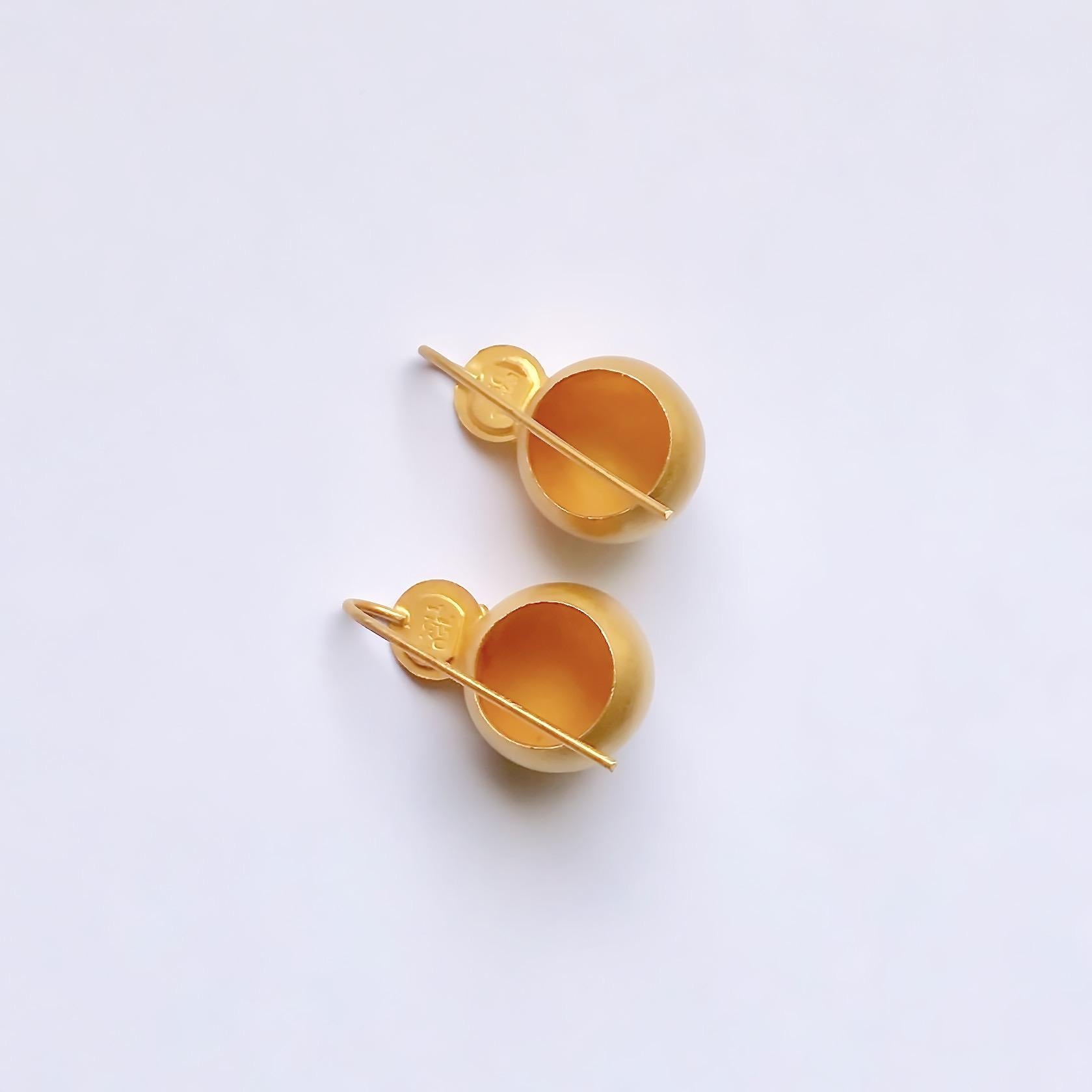 18 Karat Solid Yellow Gold Handmade Satin Finish Hook Drop Earrings In New Condition In London, GB