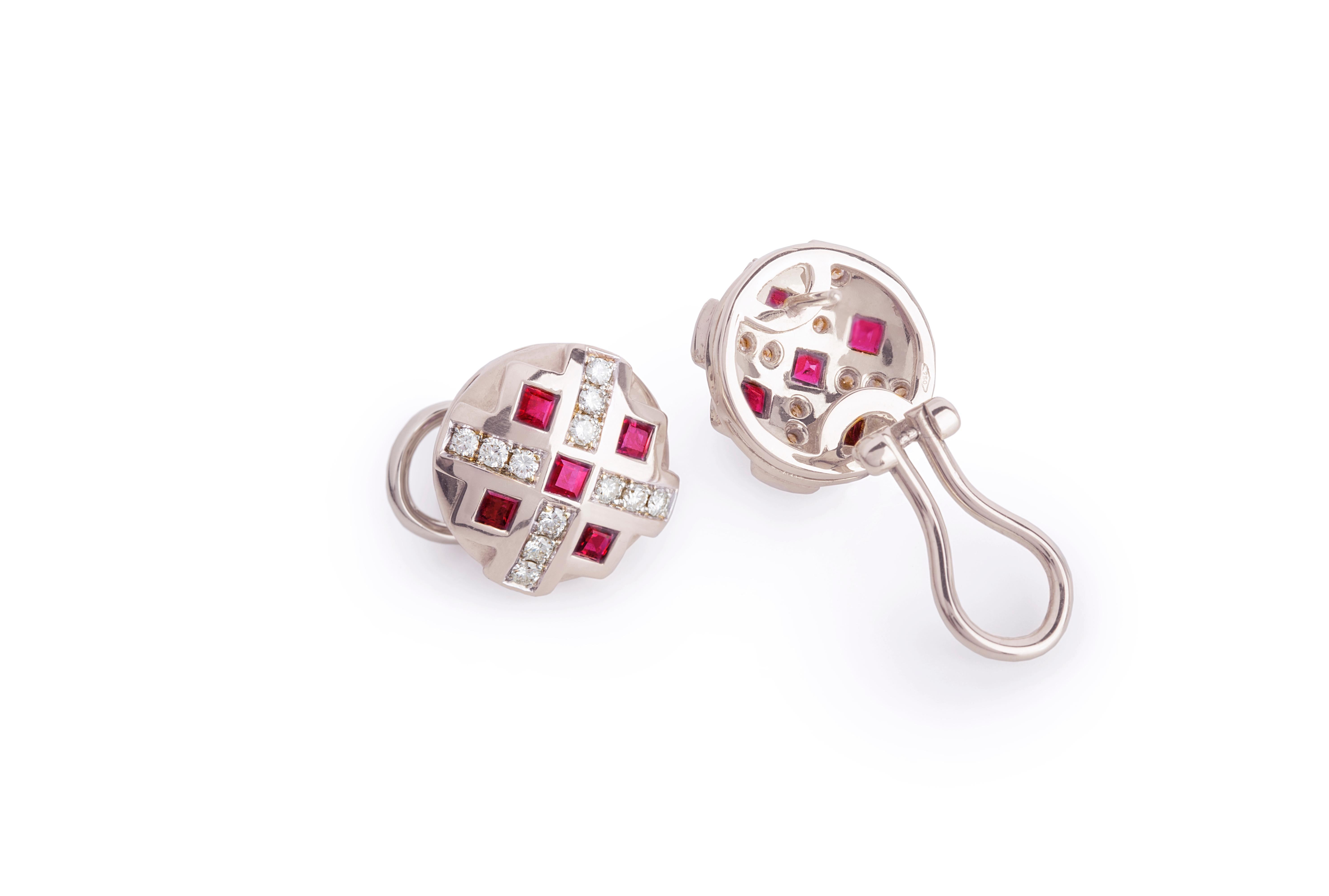 Art Deco 1 Karat Ruby 18 Karat Gold 0.24 Karat GVS1 White Diamonds Chess Clip-On Earrings For Sale