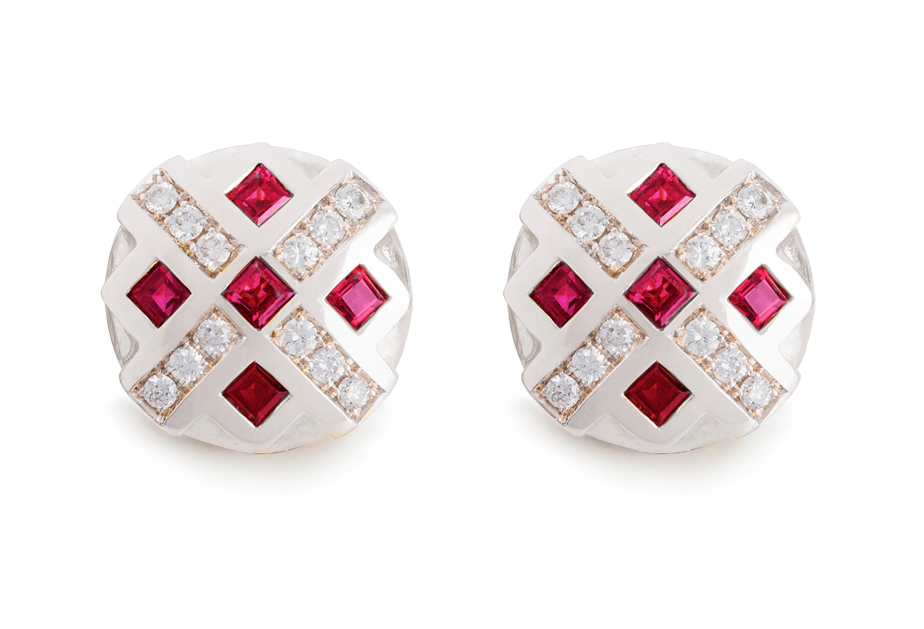 1 Karat Ruby 18 Karat Gold 0.24 Karat GVS1 White Diamonds Chess Clip-On Earrings In New Condition For Sale In Rome, IT