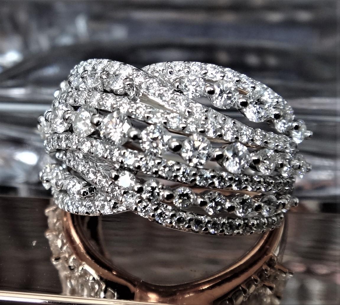 18Karat White Gold Diamond Cocktail Ring 53 In New Condition For Sale In Shanghai, CN