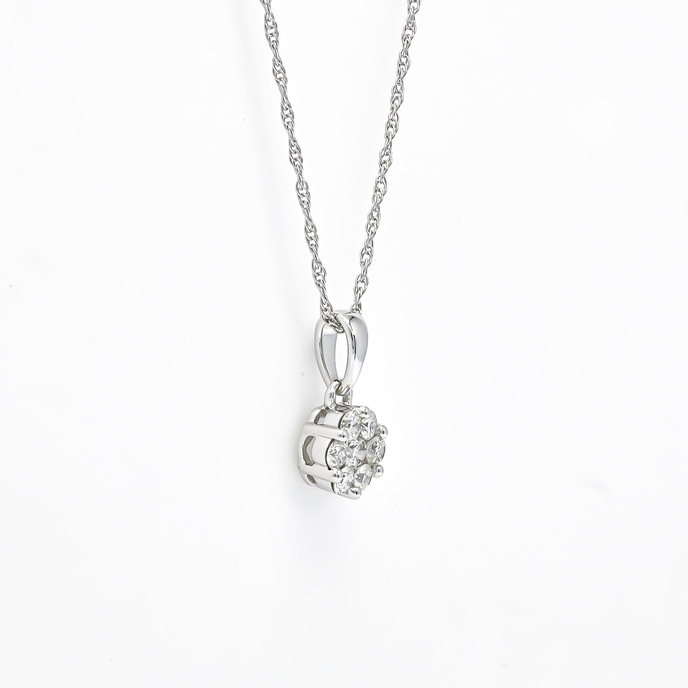 Modern  Natural Diamonds 1.00 carats 18 Karat White Gold Classic Pendant Necklace For Sale