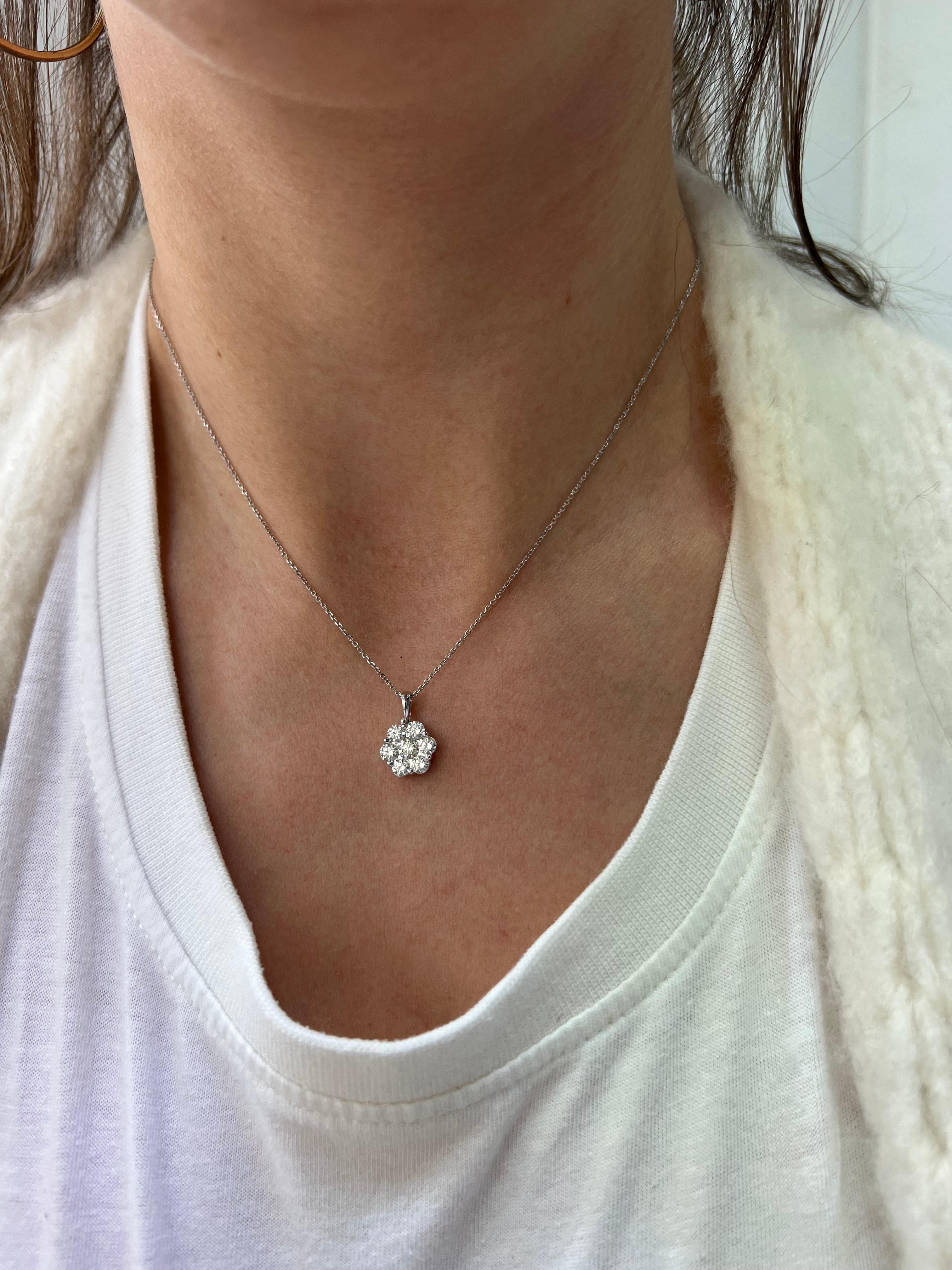  Natural Diamonds 1.00 carats 18 Karat White Gold Classic Pendant Necklace For Sale 2