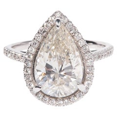 Anillo de oro blanco 18 quilates diamante talla pera 3,67 quilates