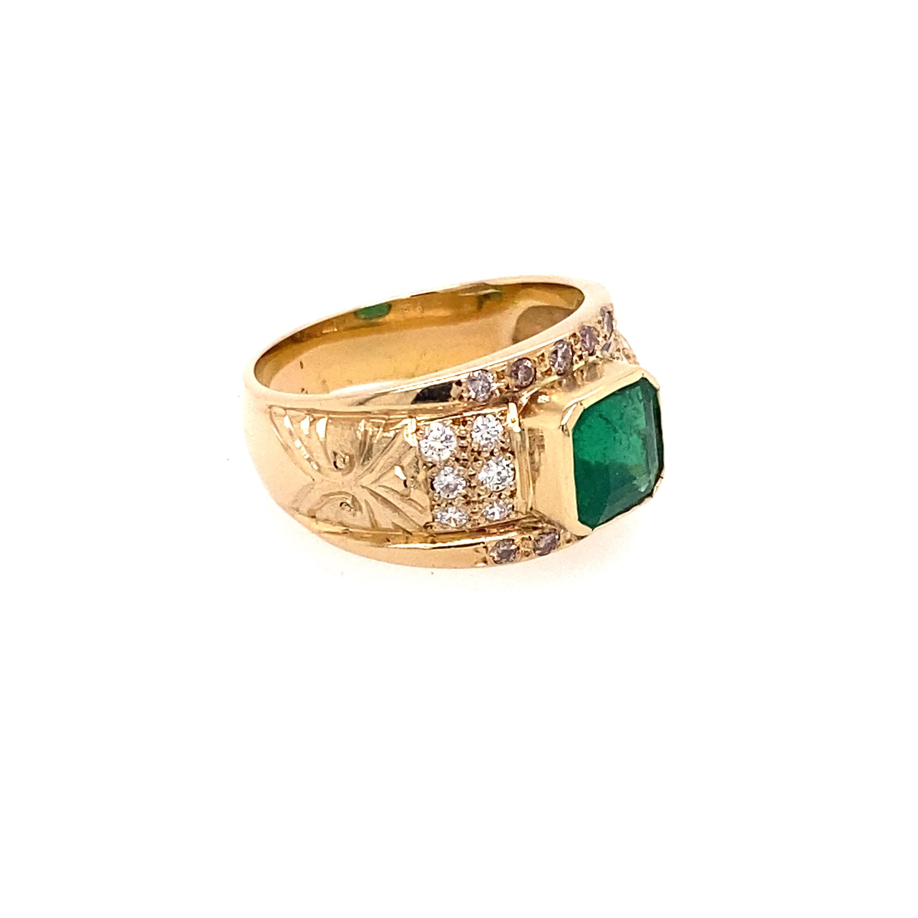 Modern 18 Karat Yellow Gold 2.10 Carat Emerald Diamond Ring For Sale