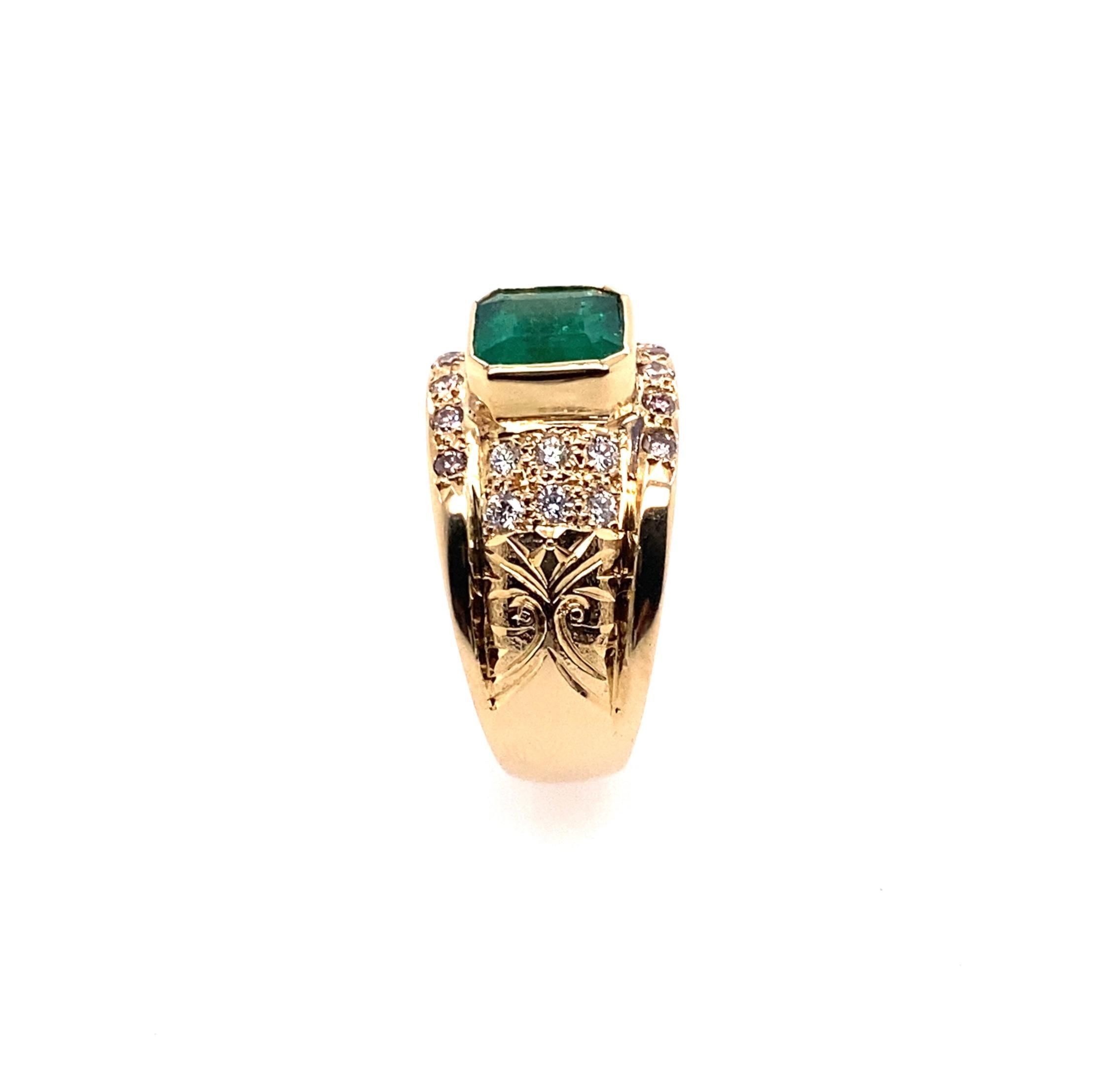 18 Karat Yellow Gold 2.10 Carat Emerald Diamond Ring In New Condition For Sale In Indooroopilly, QLD