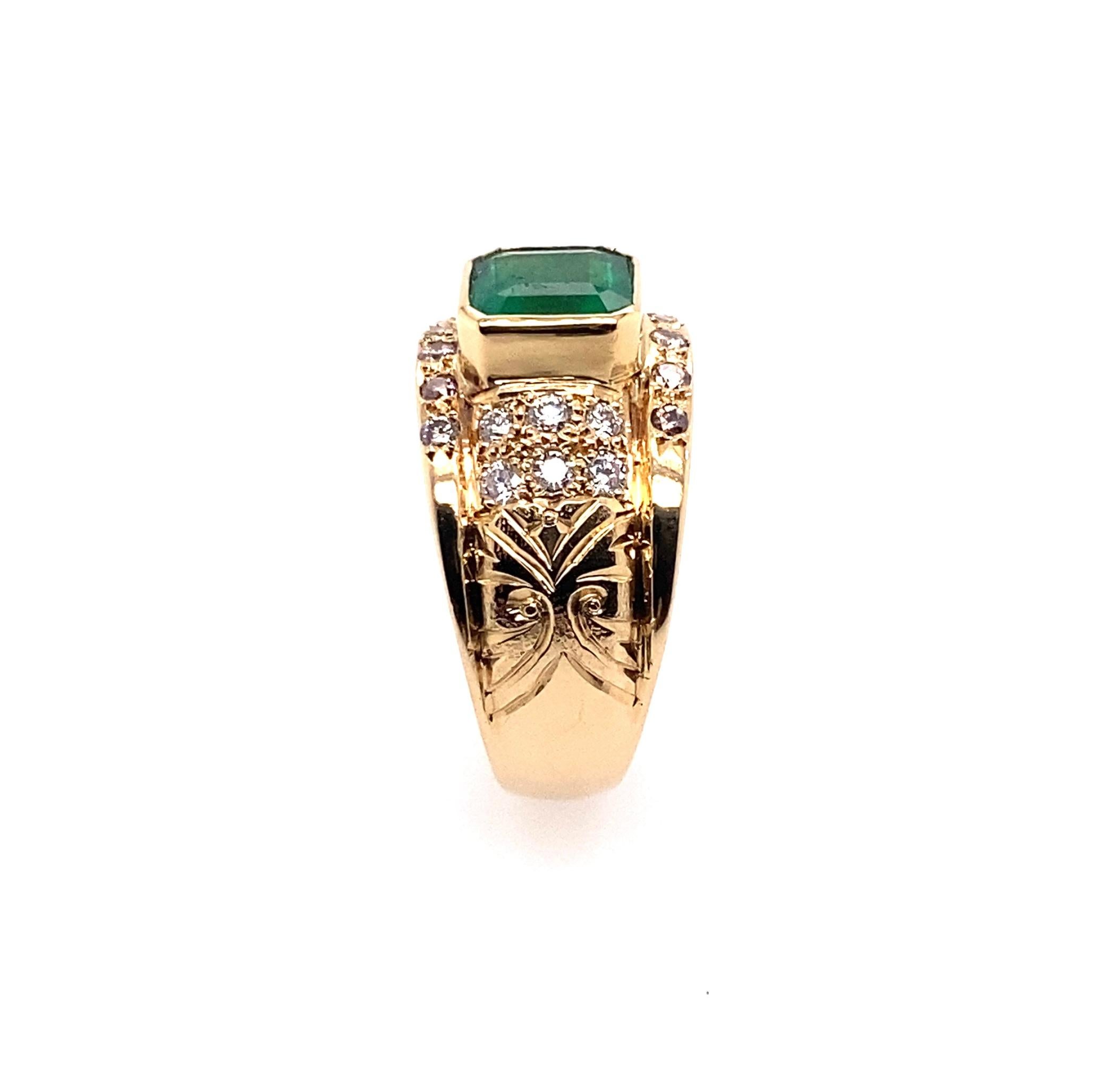 Women's or Men's 18 Karat Yellow Gold 2.10 Carat Emerald Diamond Ring For Sale