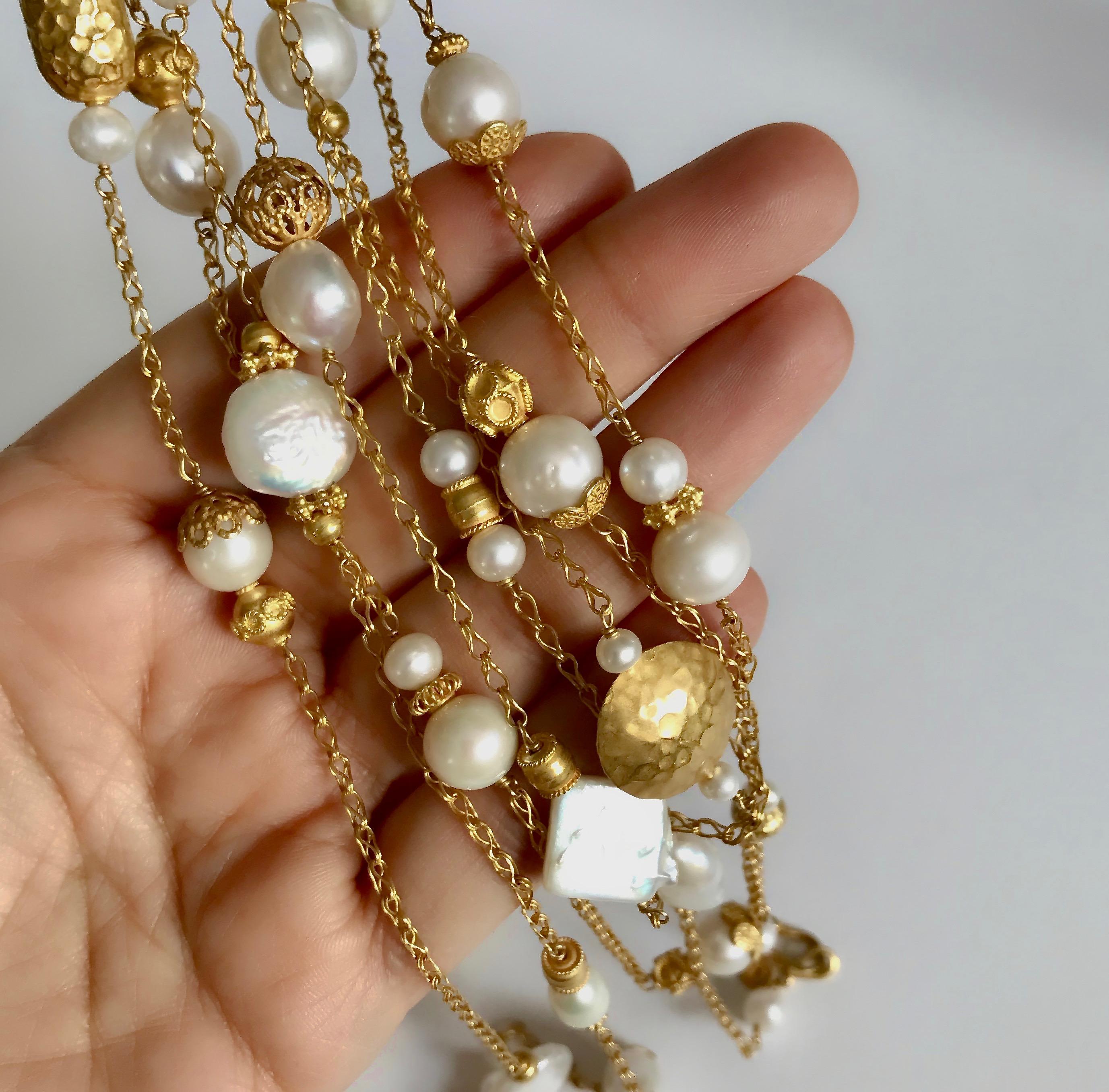 Contemporary 18 Karat Solid Yellow Gold Handmade Pearl Necklace For Sale