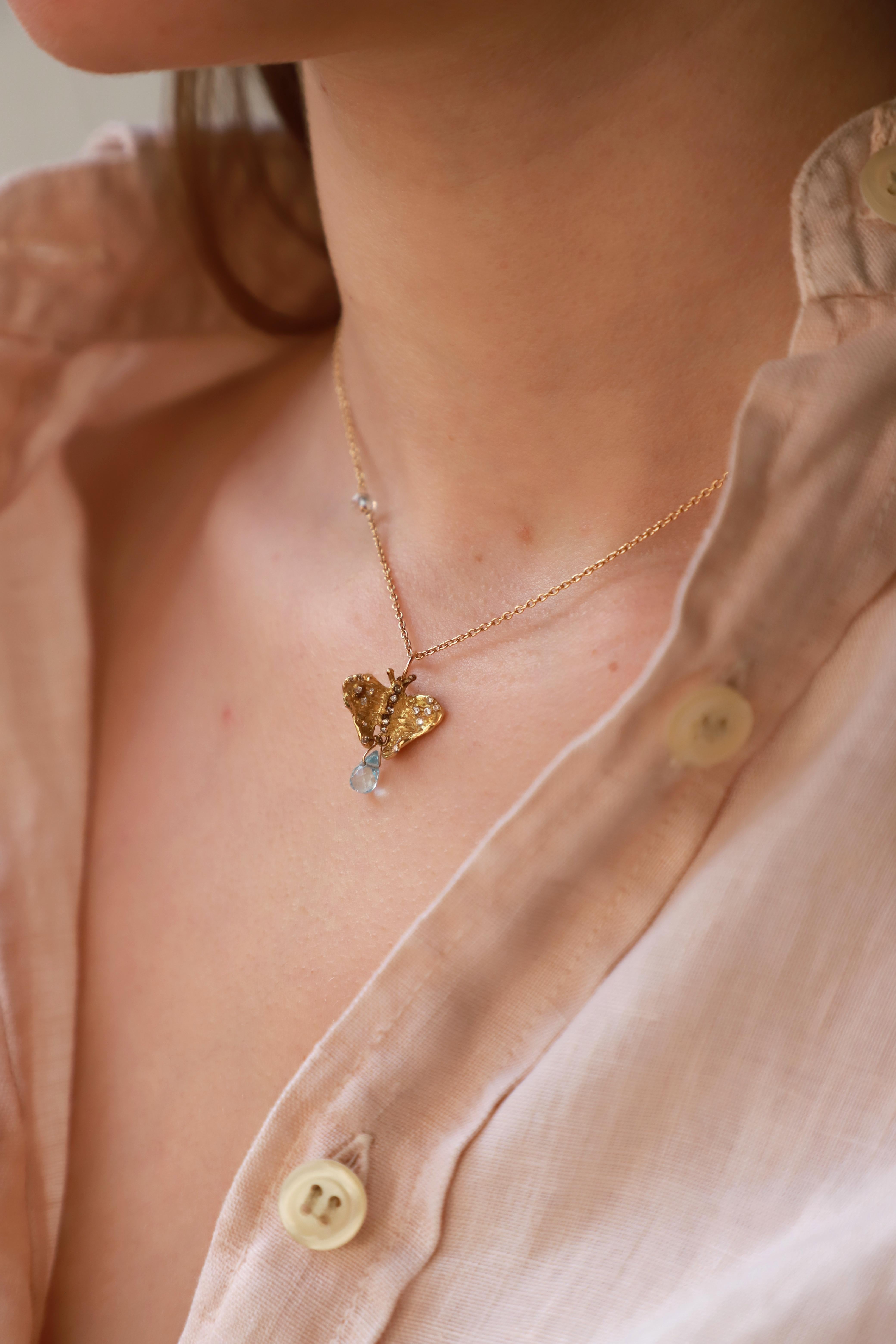 Rossella Ugolini Design Collection an enchanting pendant necklace handcrafted in 18 karats Yellow Gold chain with a light blue Aquamarine Drop. The pendent is a Butterfly made in 18 karats yellow gold embellished with white diamonds wings.
Fly away.