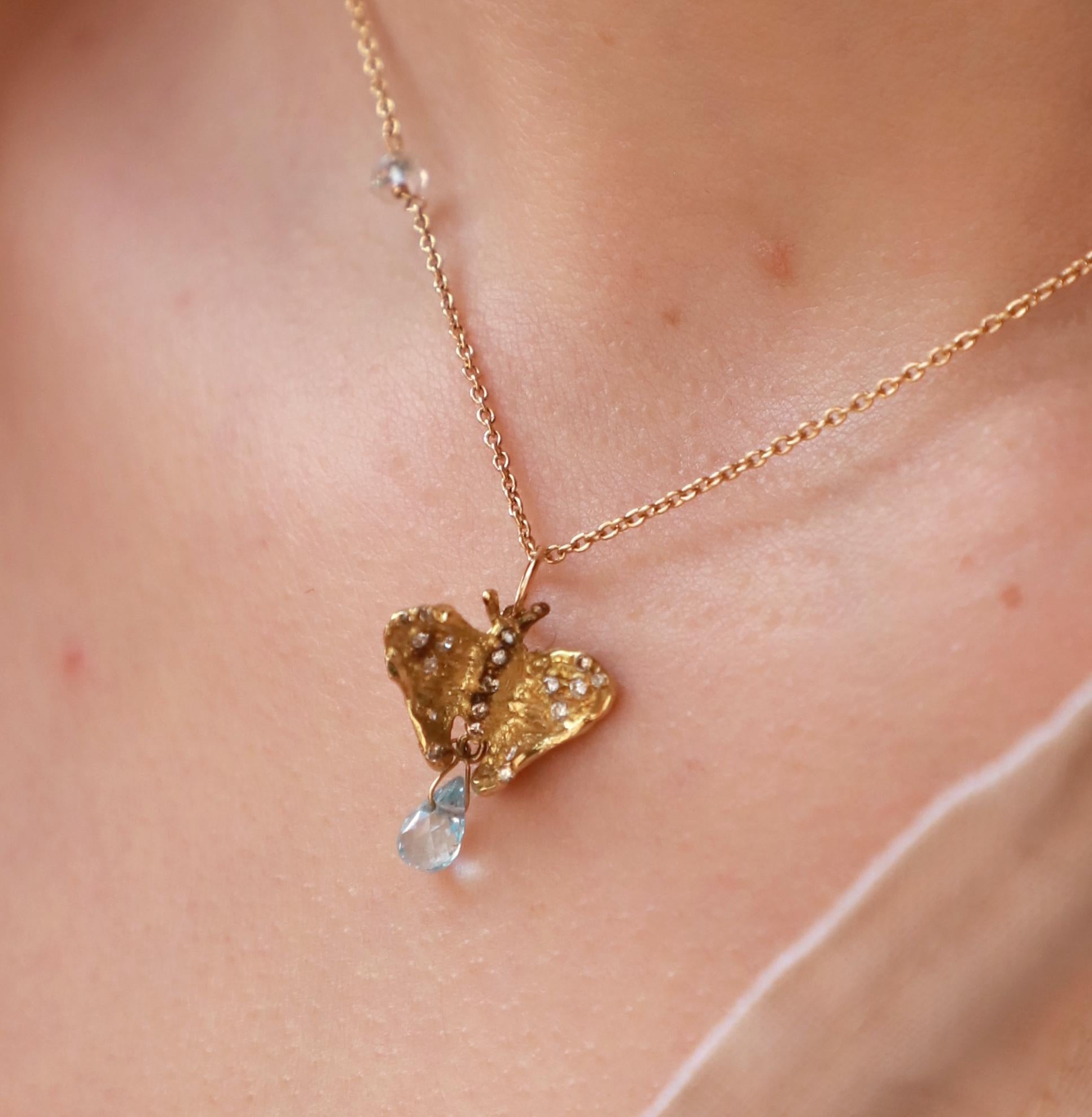 Artisan Butterfly Aquamarine 18 Karat Yellow Gold 0.80 Carat White Diamond Necklace For Sale