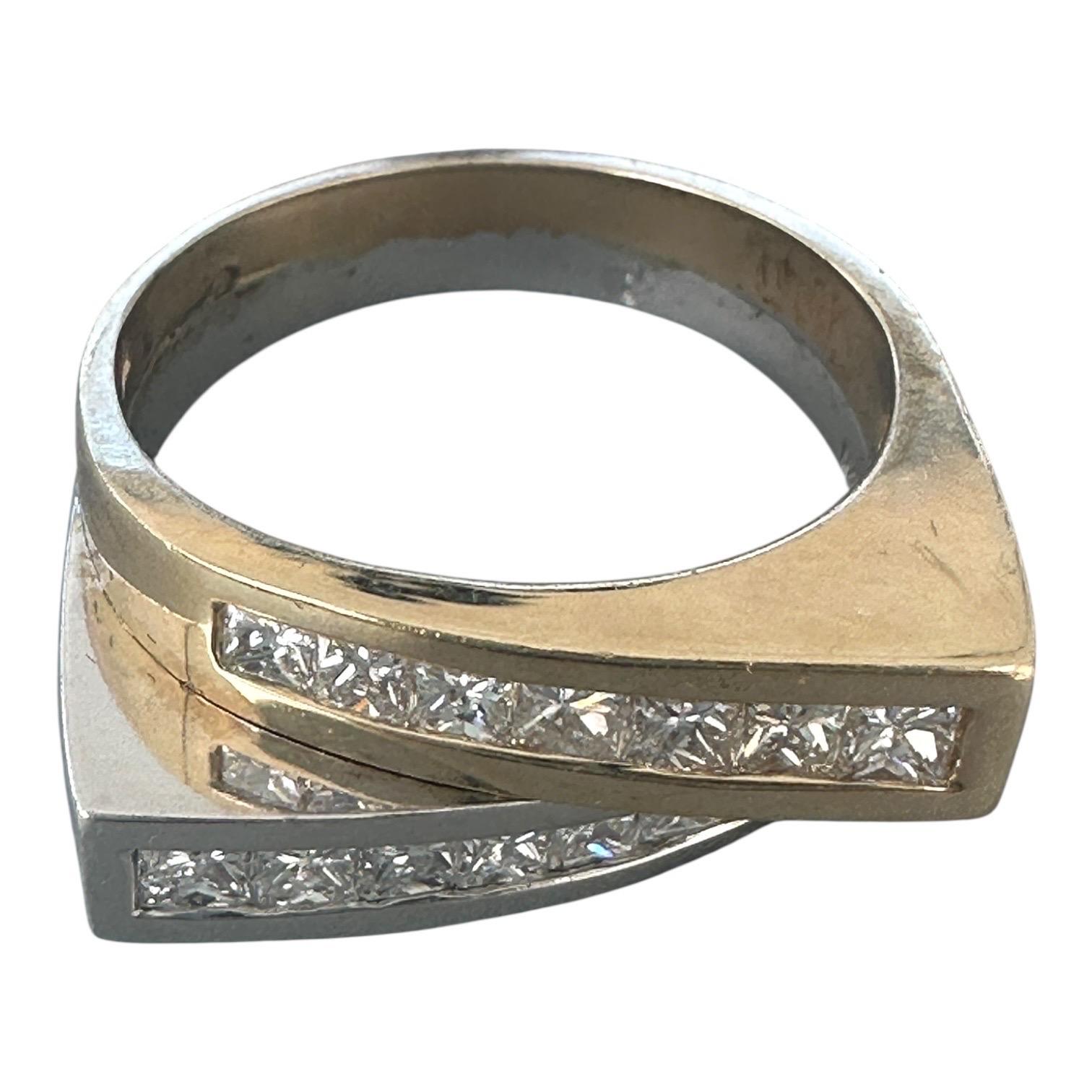 Taille princesse 18Kt 2-Row Princess 2.00ct Diamond Band 2-Tone 14Kt Ring en vente