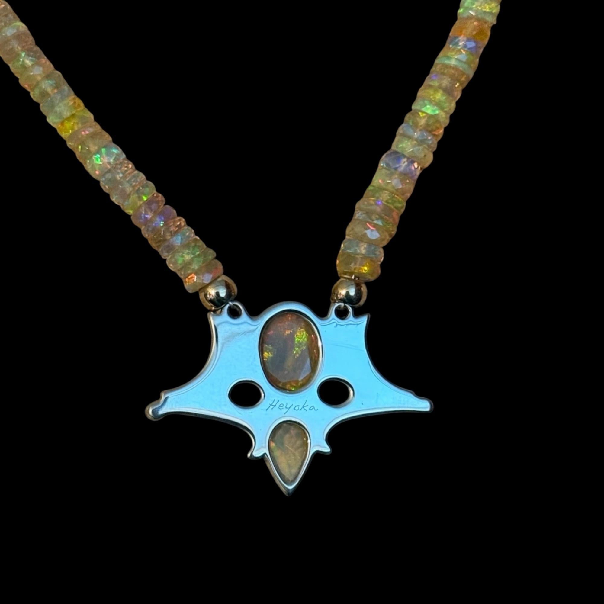 Cabochon Ciondolo in argento Sterling 18kt, 24kt, madreperla e opale in vendita