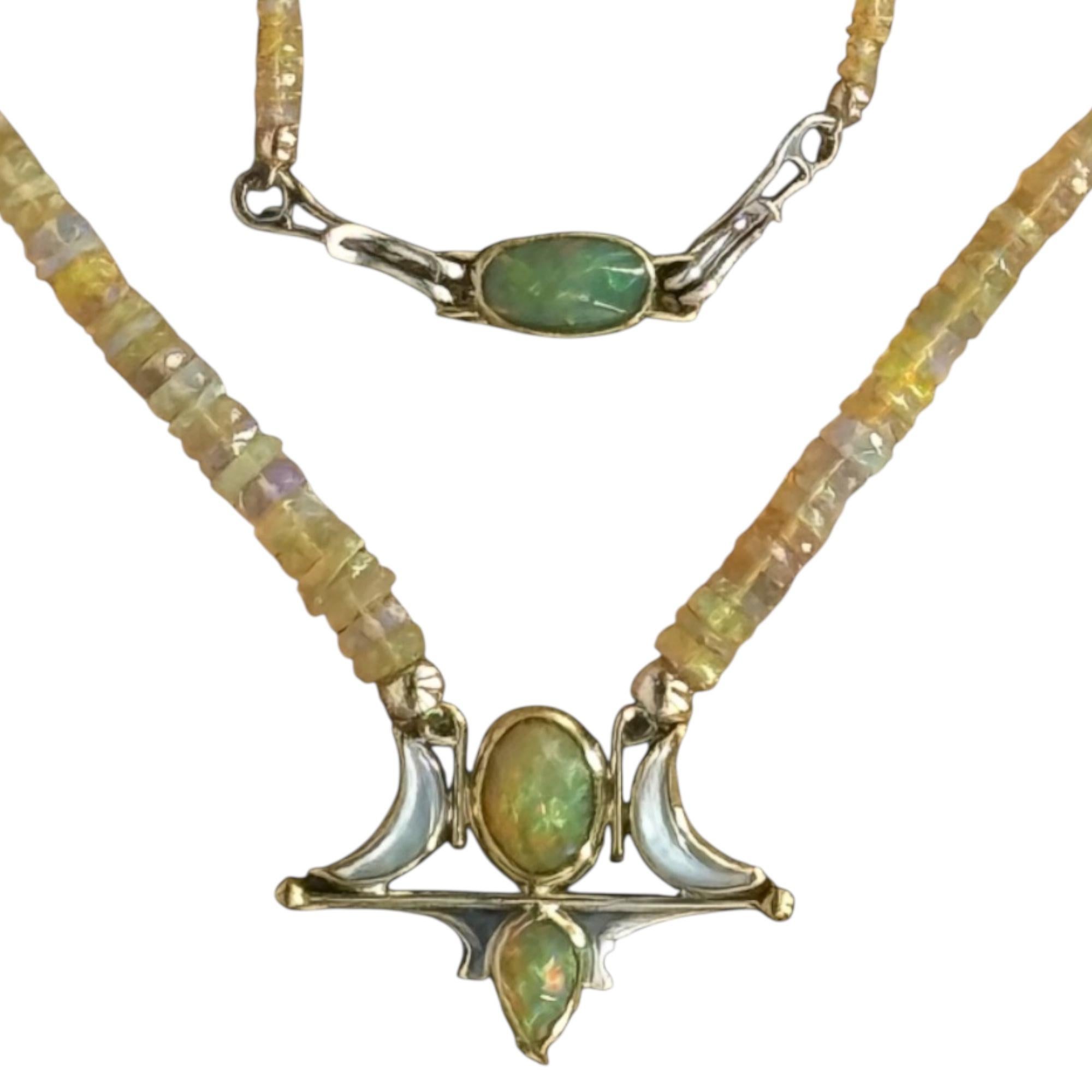 Ciondolo in argento Sterling 18kt, 24kt, madreperla e opale In condizioni Nuovo in vendita a Rimrock, AZ