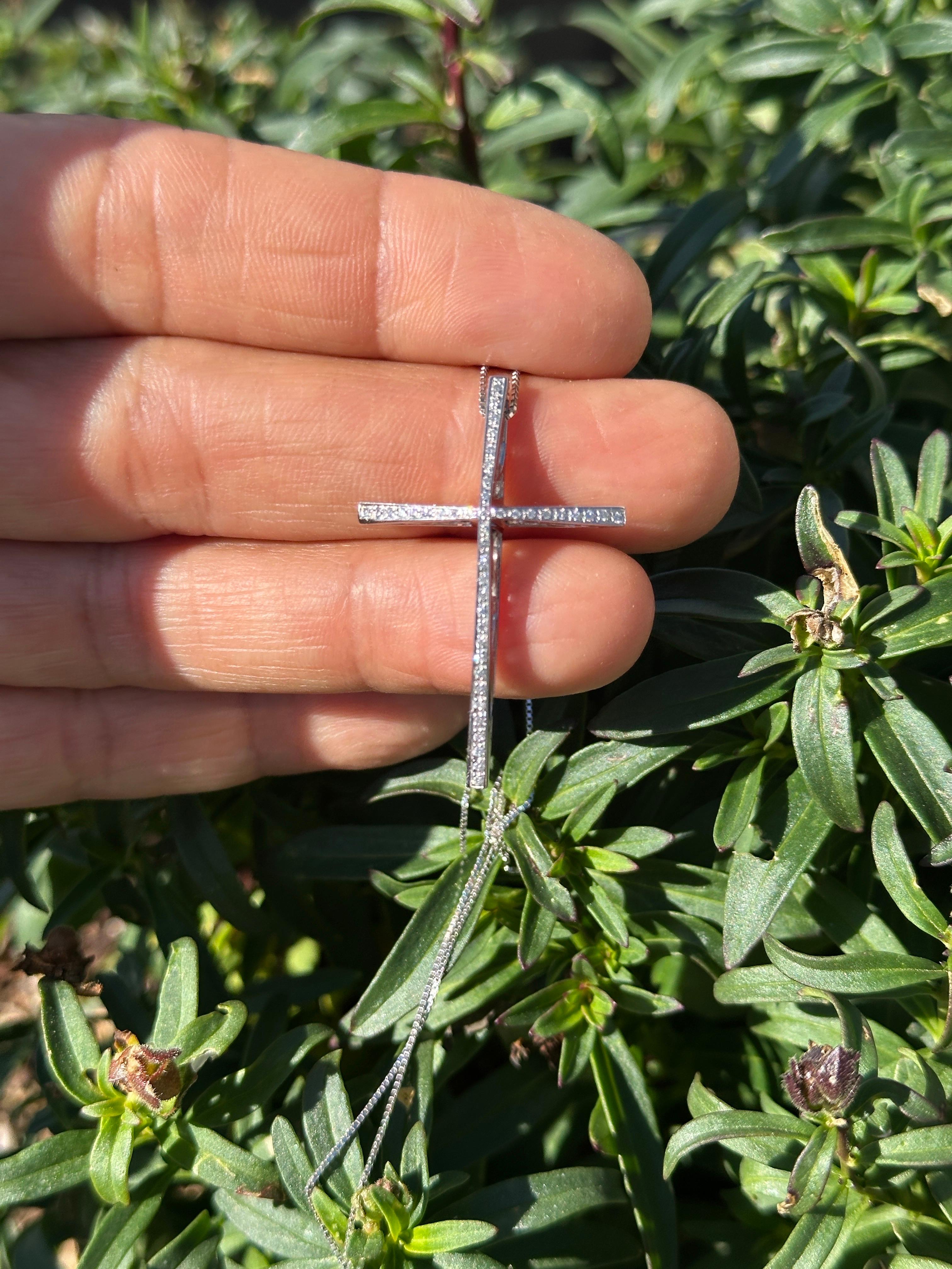 Taille ronde Croix et chaîne en diamant 18kt 3-dimensionnel .50ct 1-3/4