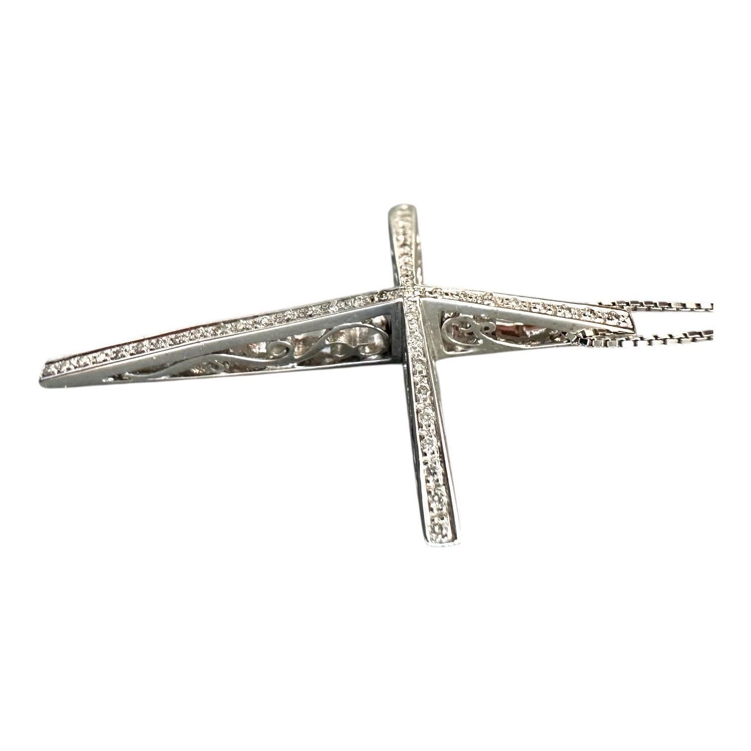 Croix et chaîne en diamant 18kt 3-dimensionnel .50ct 1-3/4