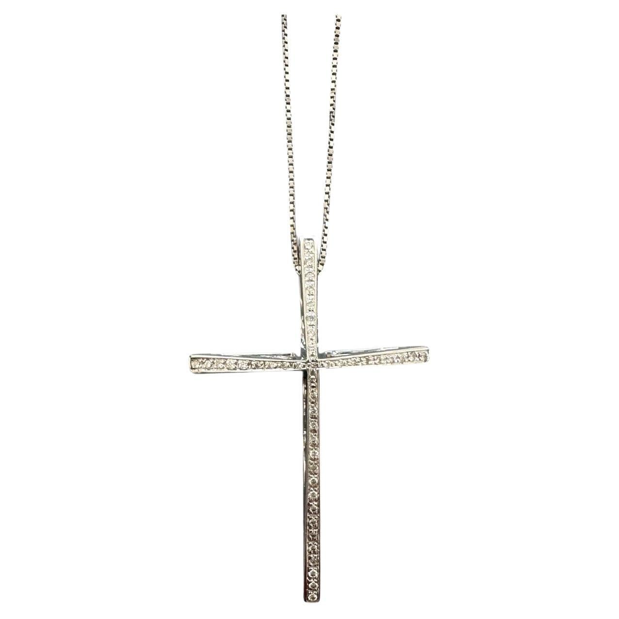 Croix et chaîne en diamant 18kt 3-dimensionnel .50ct 1-3/4" VS en vente