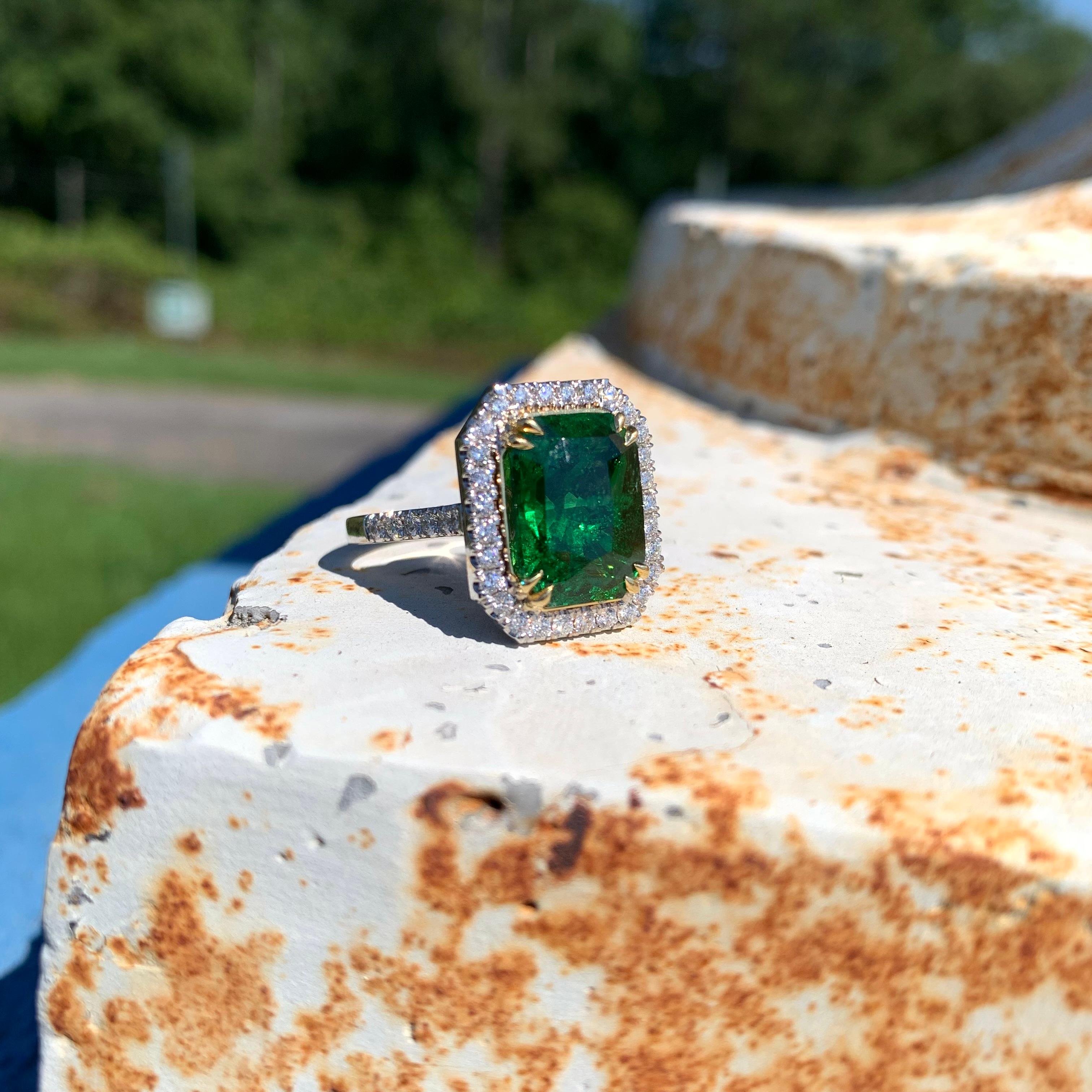 Modern 18KT 8.88 CT Tsavorite Garnet and Diamond Ring For Sale