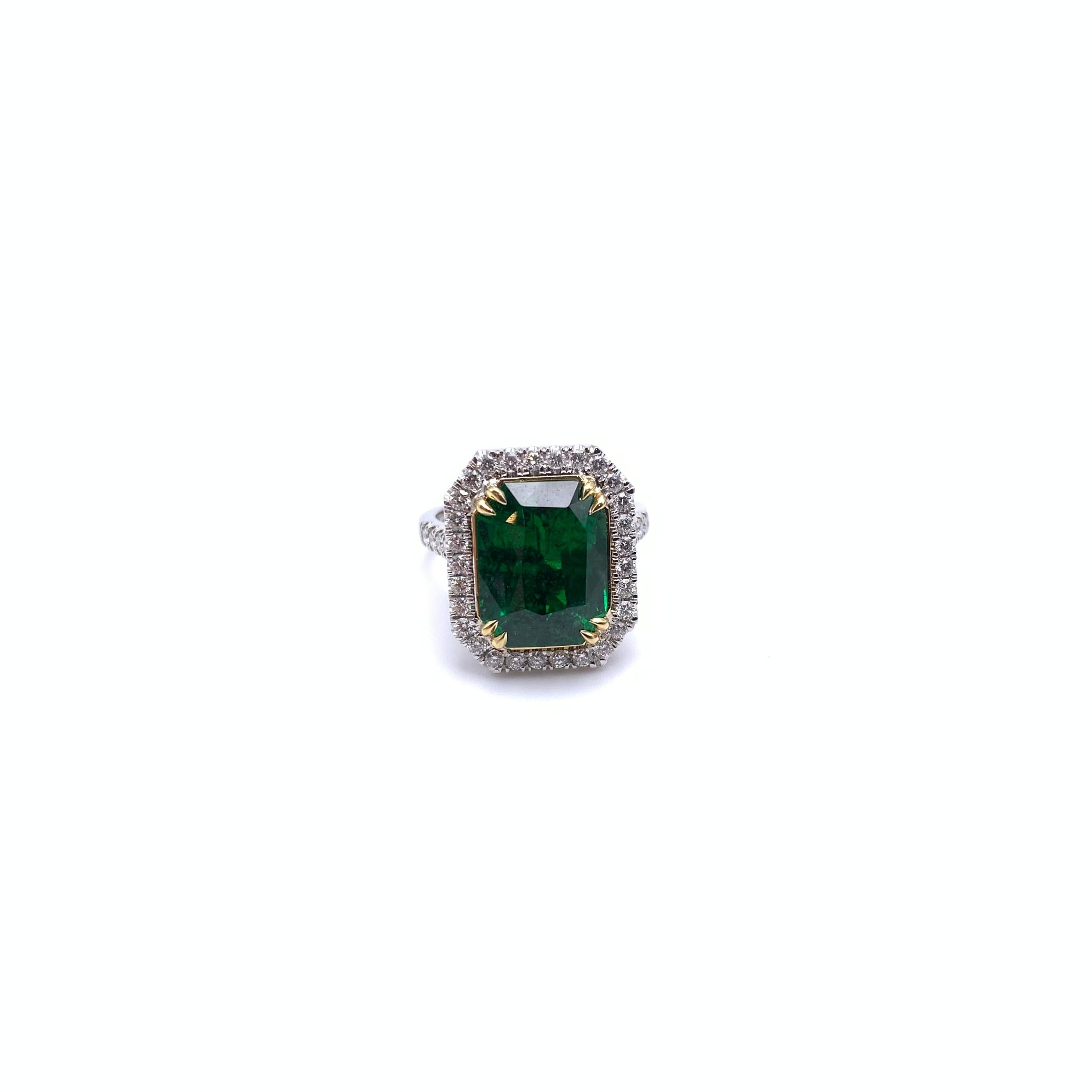 Women's 18KT 8.88 CT Tsavorite Garnet and Diamond Ring For Sale