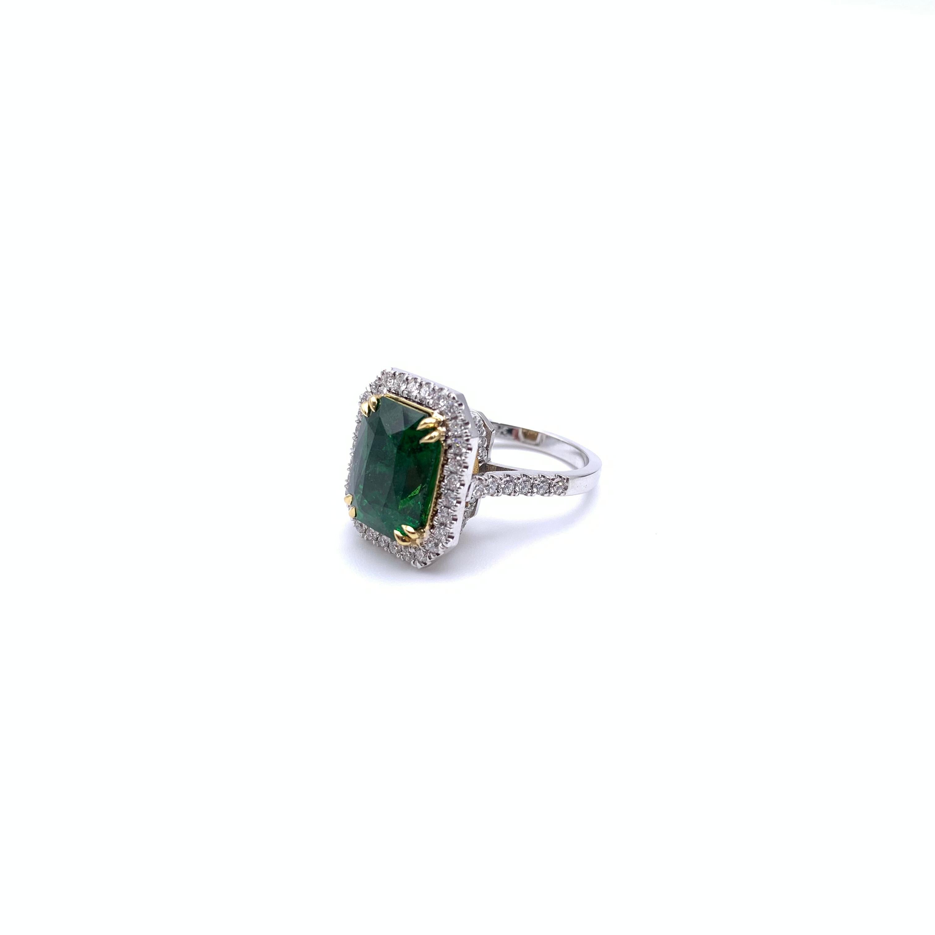 18KT 8.88 CT Tsavorite Garnet and Diamond Ring For Sale 2