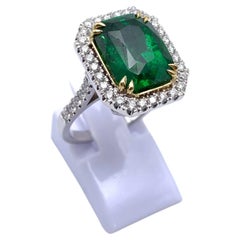 Anello con granato tsavorite e diamanti 18KT 8,88 CT