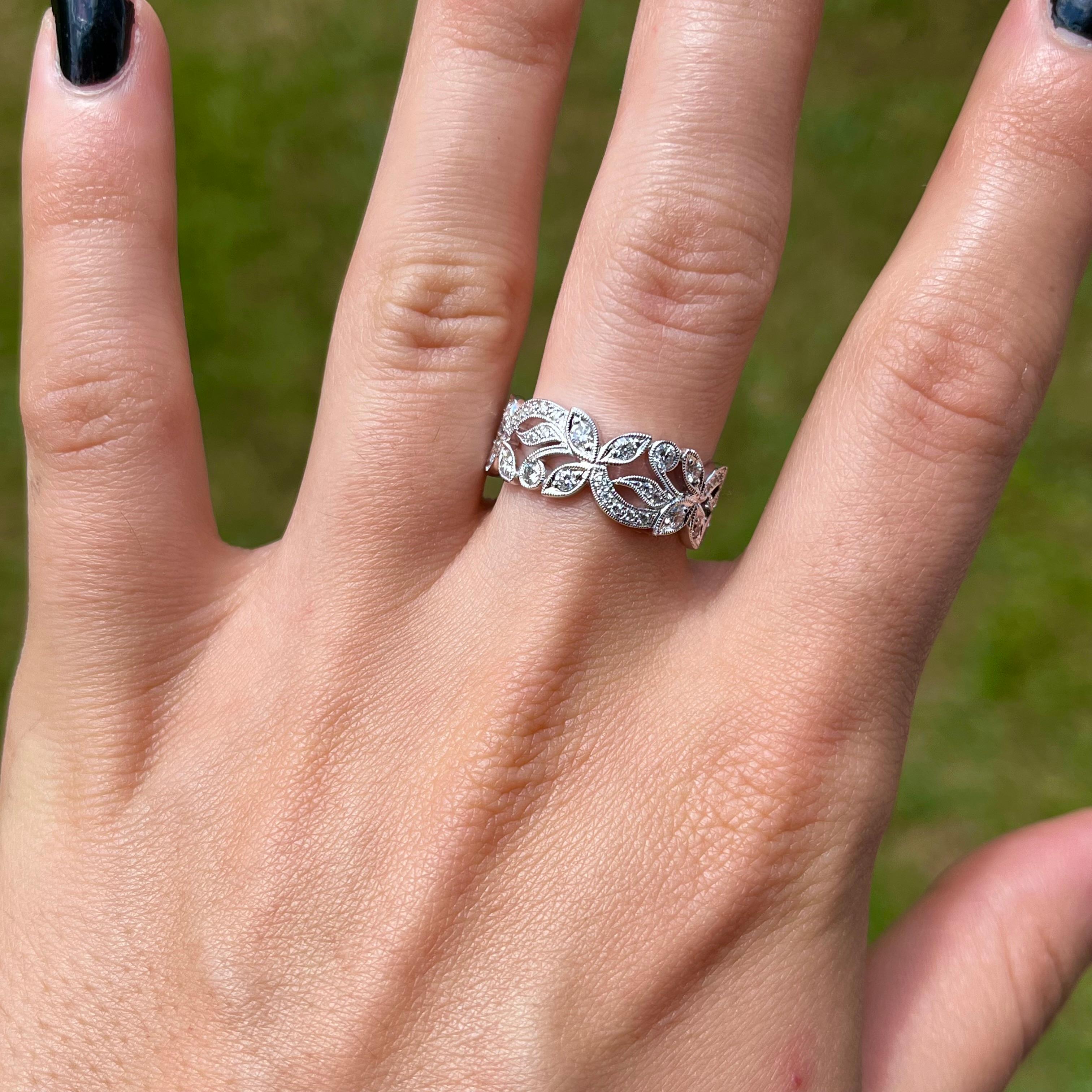 18KT Beverley K Eternity-Ring mit Blumen-Diamant im Angebot 1