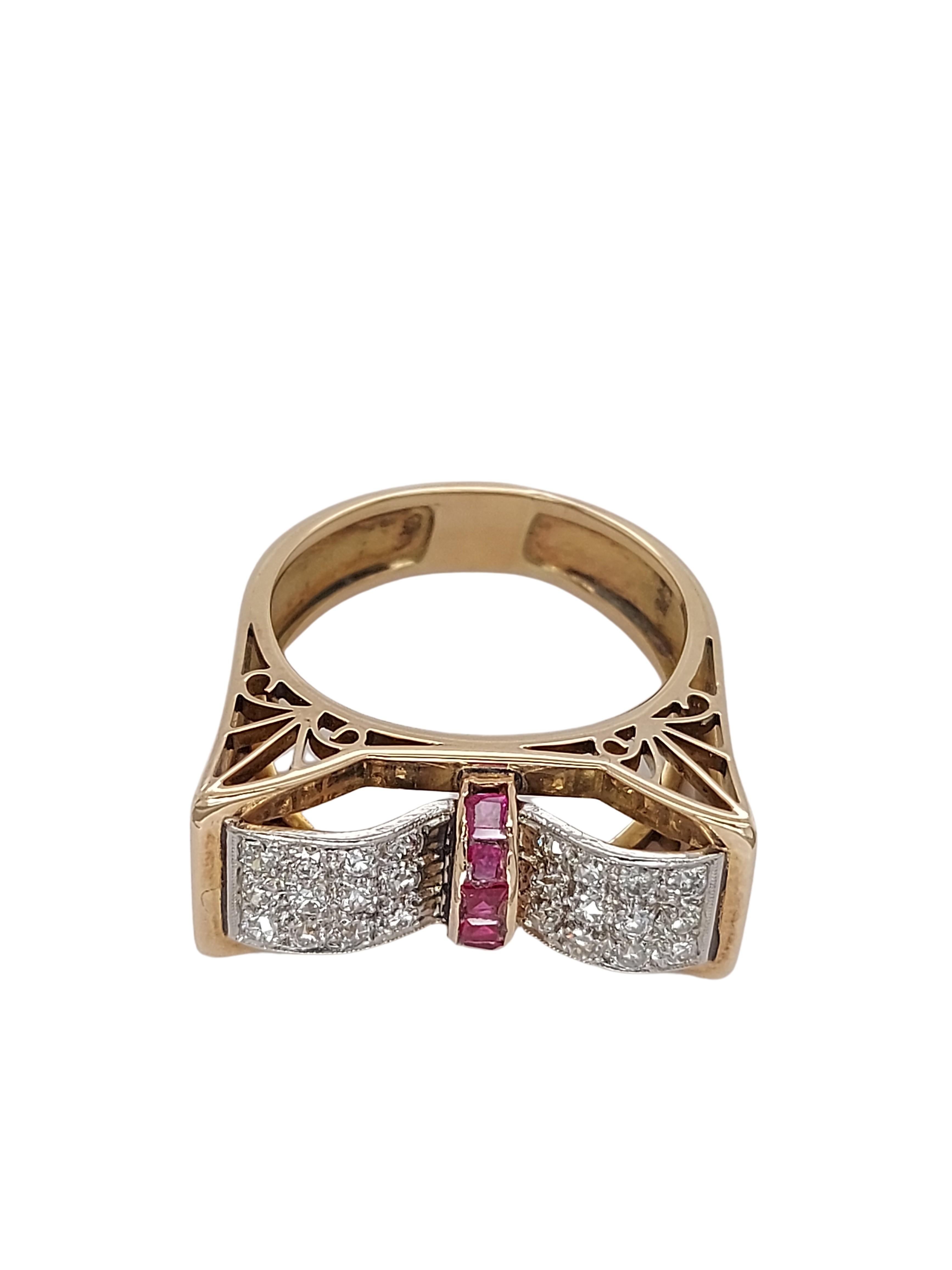 18kt BI Colour Gold Vintage 1940's Ring With Ruby's & 1ct Brilliant Cut Diamonds.

Ruby's: 6 Square cut Ruby stones of approx. 2 mm each.

Diamonds 24 brilliant cut diamonds set in white gold approx. 1.00ct in total E/F VSI

Material: 18kt yellow