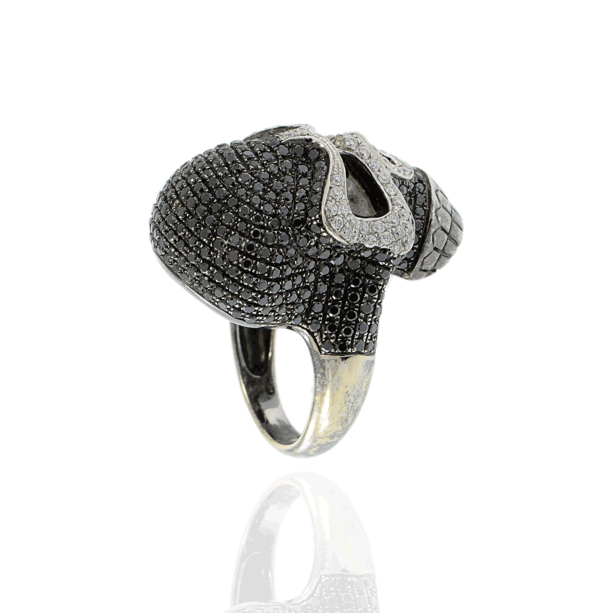 Bague crâne en diamant noir et blanc 18KT Pour femmes en vente