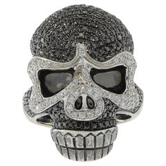 18KT Schwarzer und weißer Diamant-Totenkopf-Ring