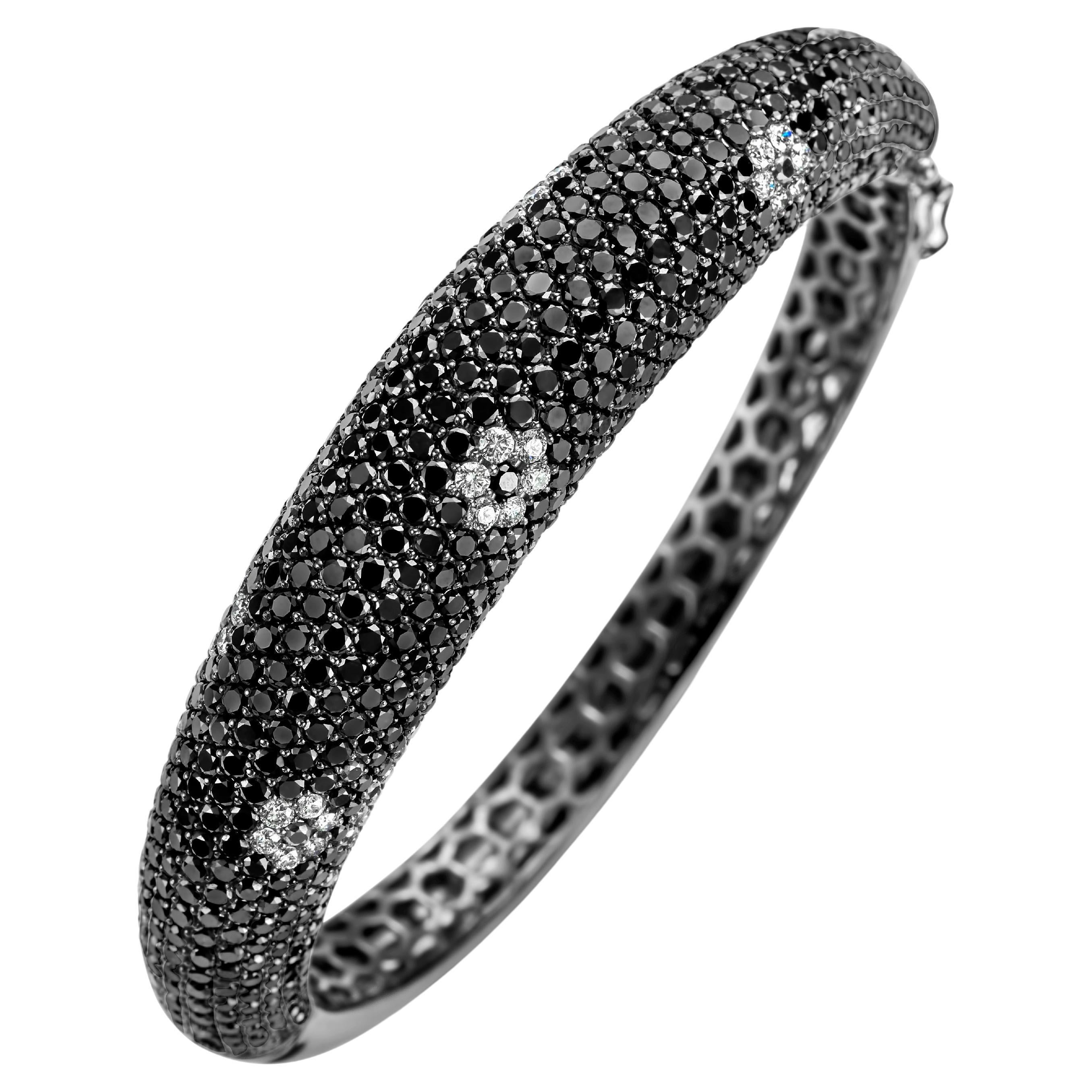 18 Karat Black Gold Bangle Bracelet with 16 Carat Pavé Black & White Diamonds For Sale