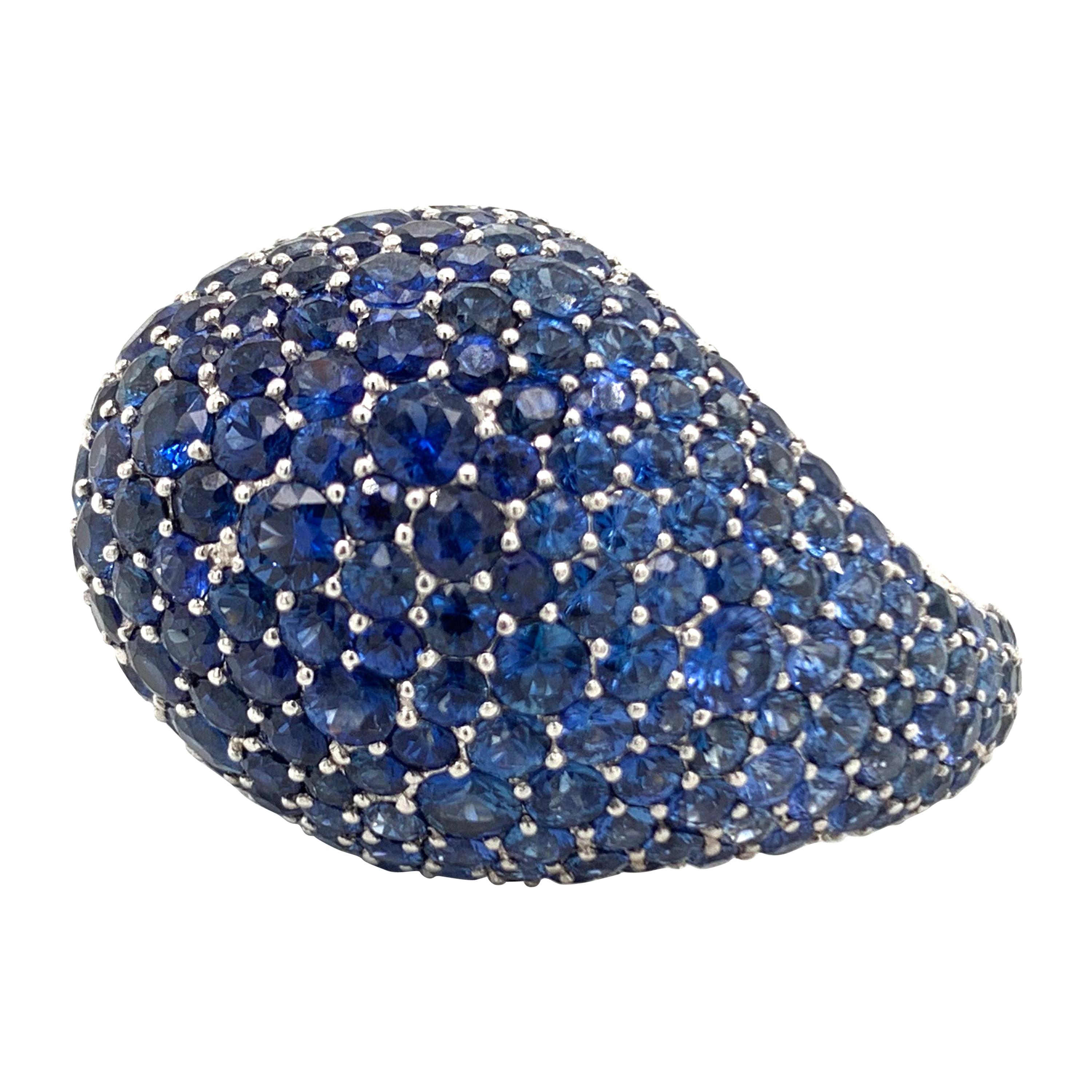 18 Karat Blue Sapphire 18.74 Carat White Gold Dome Ring