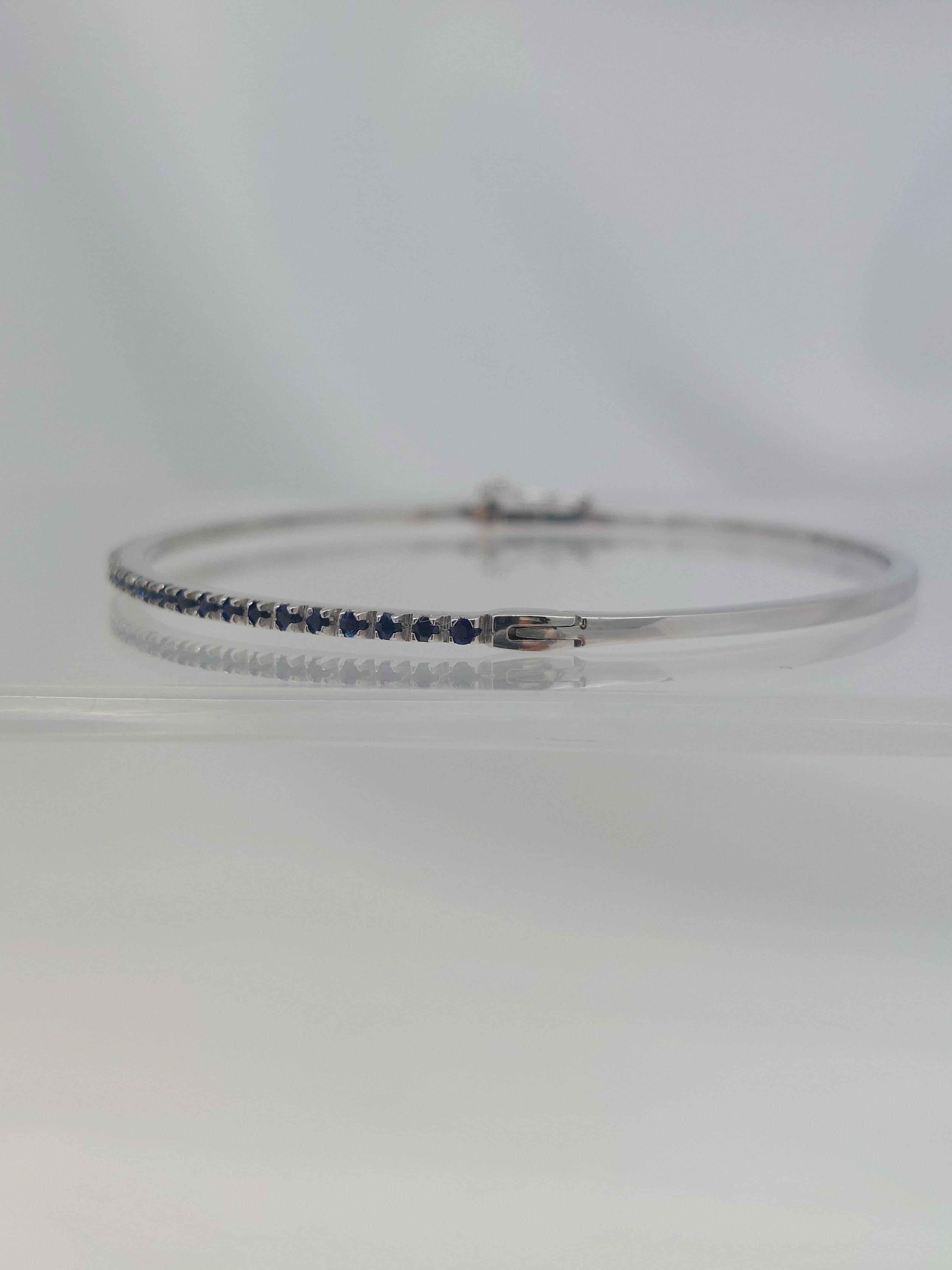 18KT Blauer Saphir Armreif für Damen oder Herren im Angebot