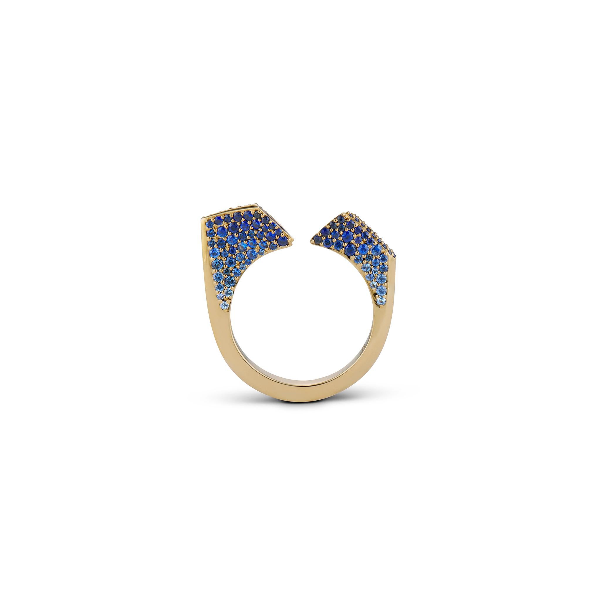 The AERIAL FORTIA ring exudes a captivating sense of power, skillfully manifested through its architectural lines and multifaceted angles, each offering a unique perspective. This ring embodies the inner strength we discover when we pause to reflect