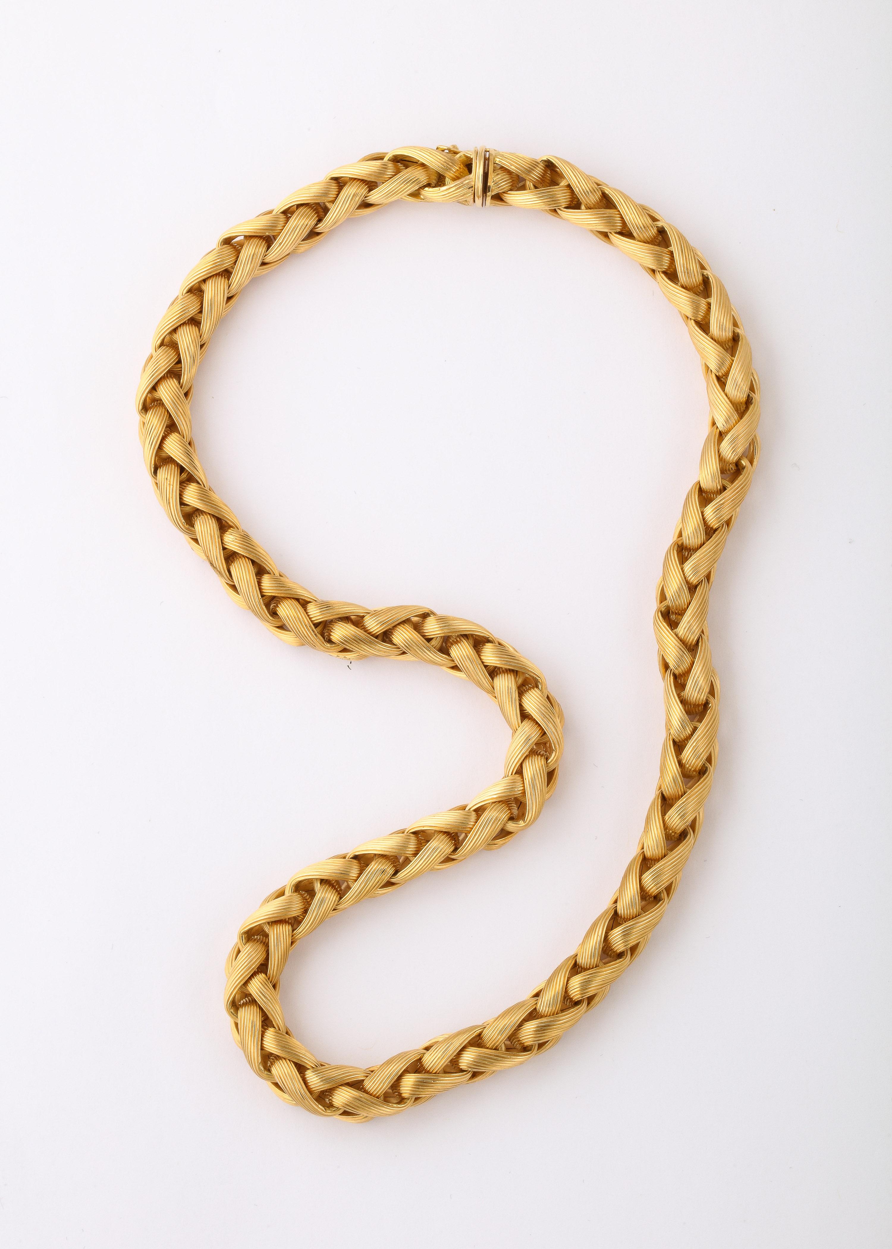 18 Karat Braided Link Necklace W Striated Links In Excellent Condition For Sale In New York, NY