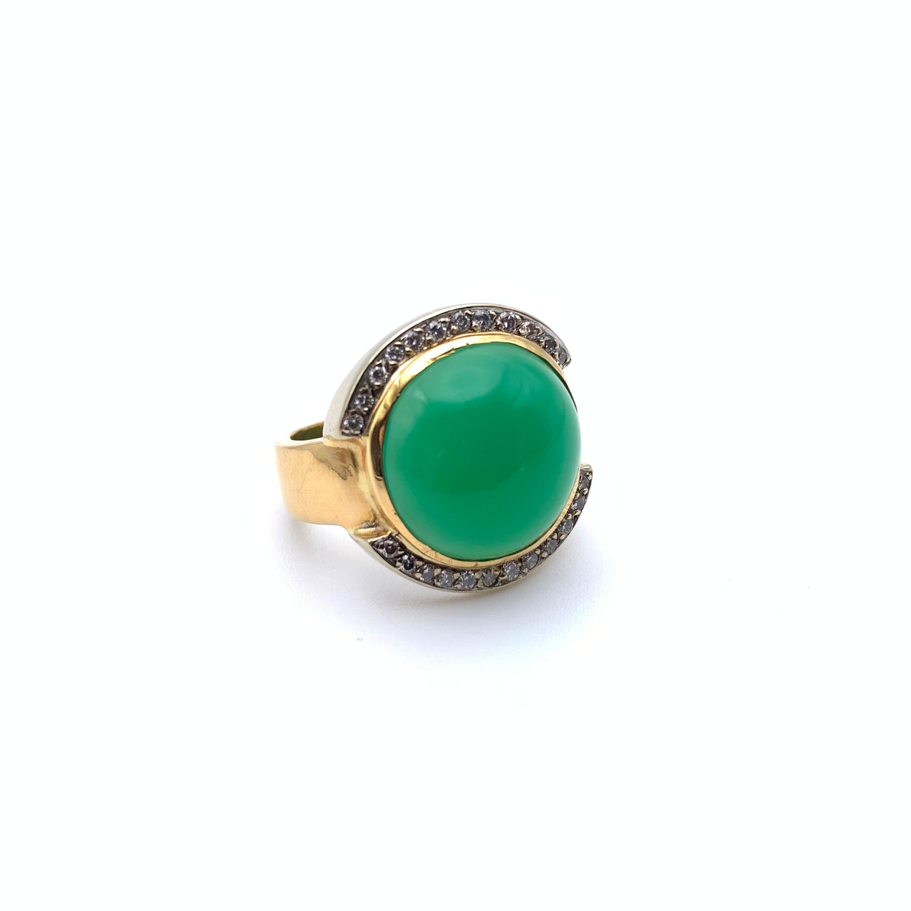 Rétro Anello con crisoprasio cabochon e diamanti 18KT in vendita