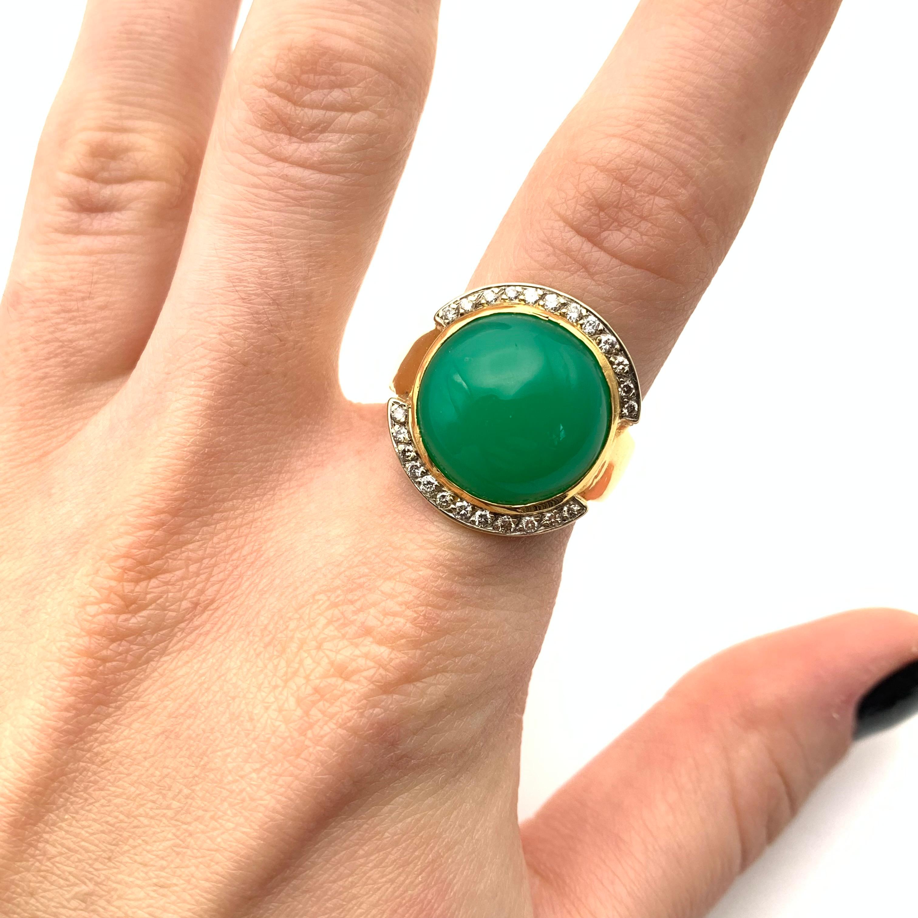 Anello con crisoprasio cabochon e diamanti 18KT in vendita 1