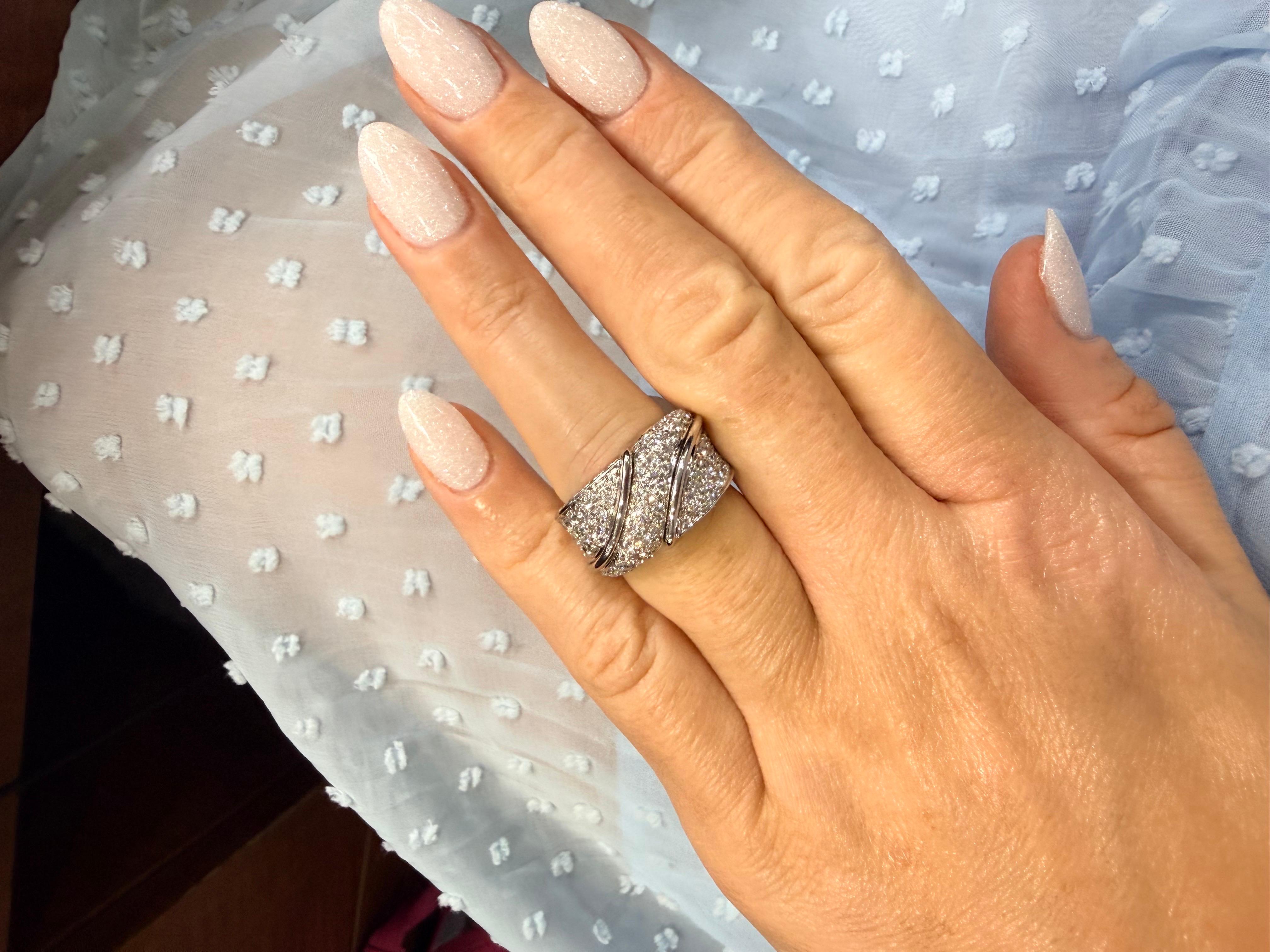 Anello cocktail 18KT con 2 carati di diamanti VS-SI chiarezza G colore In condizioni Nuovo in vendita a Boca Raton, FL