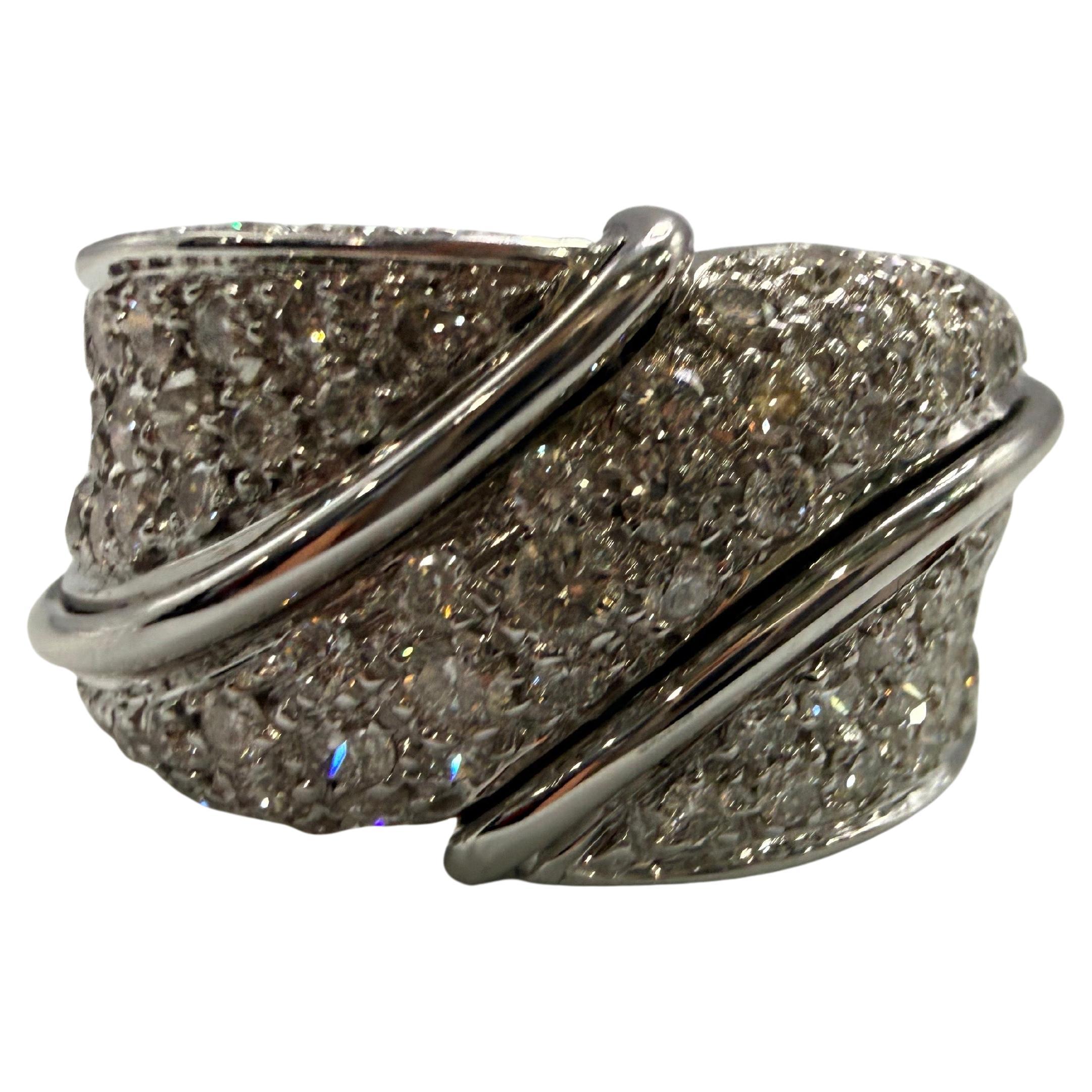 18KT-Cocktailring mit 2 Karat Diamanten VS-SI Reinheit G Farbe