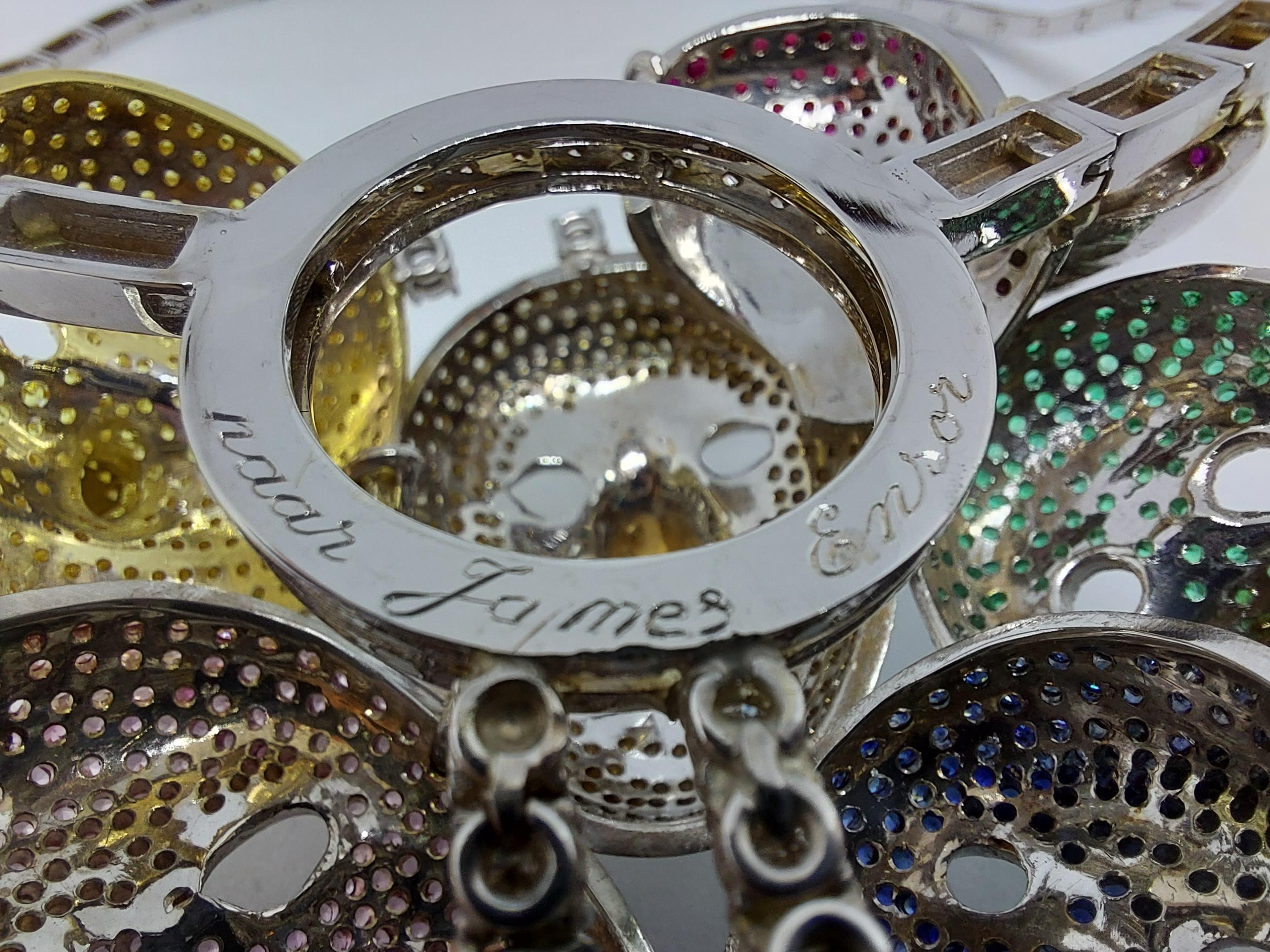 Collana 18kt con maschera facciale unica e colorata ispirata all'artista pittore James Ansor in vendita 2