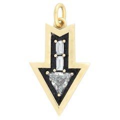 Pendentif flèche en diamants et émail de 18 carats