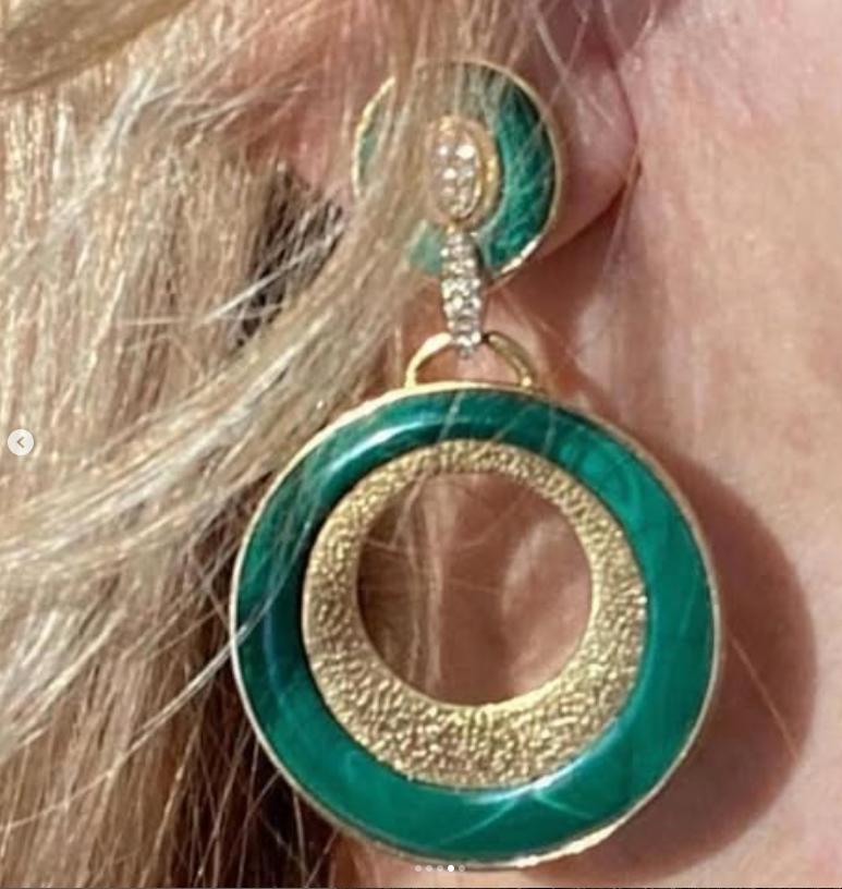 Contemporaneo Orecchino in 18kt, diamanti e malachite in vendita