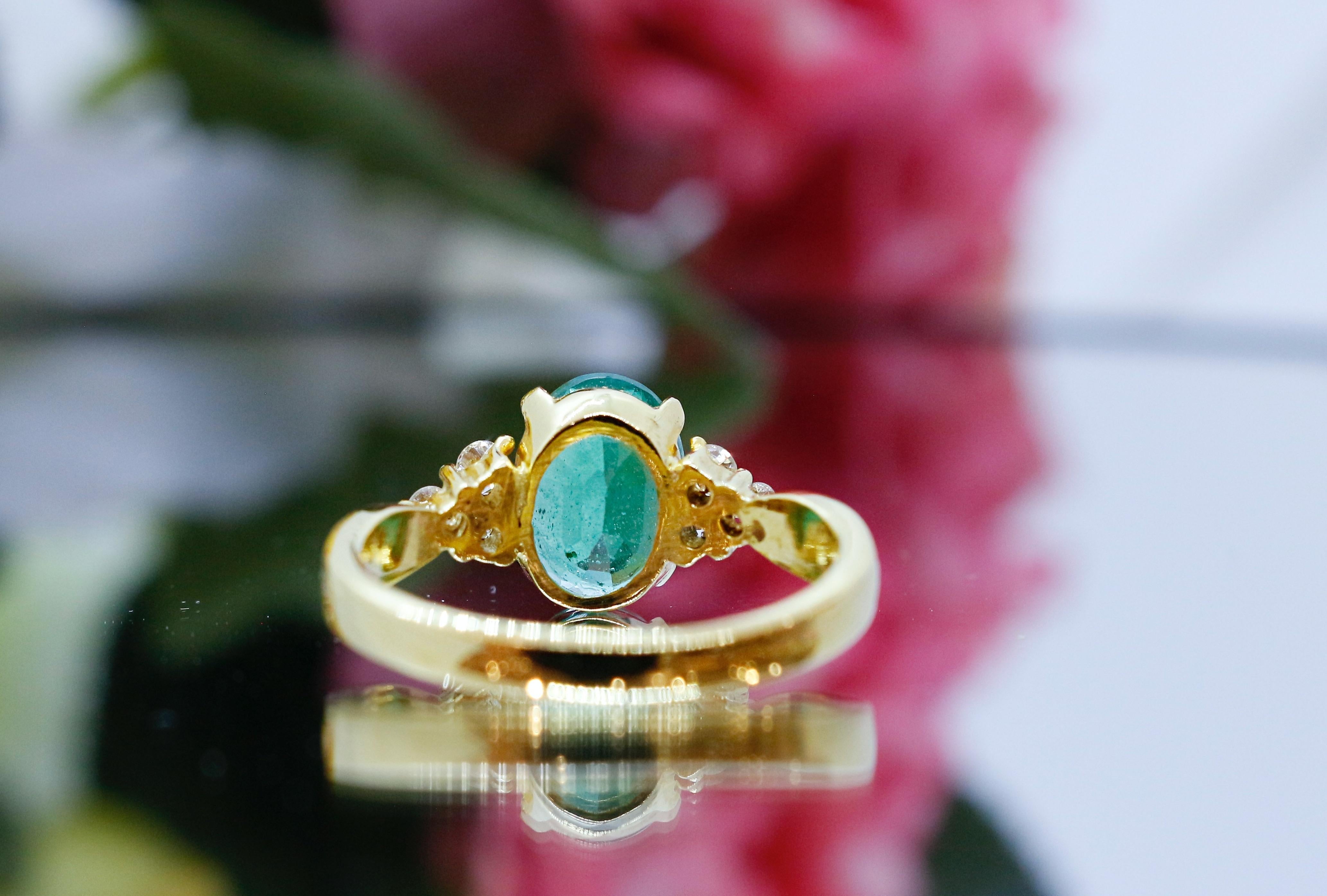 18kt emerald engagement ring In New Condition For Sale In Fukuoka City, Fukuoka