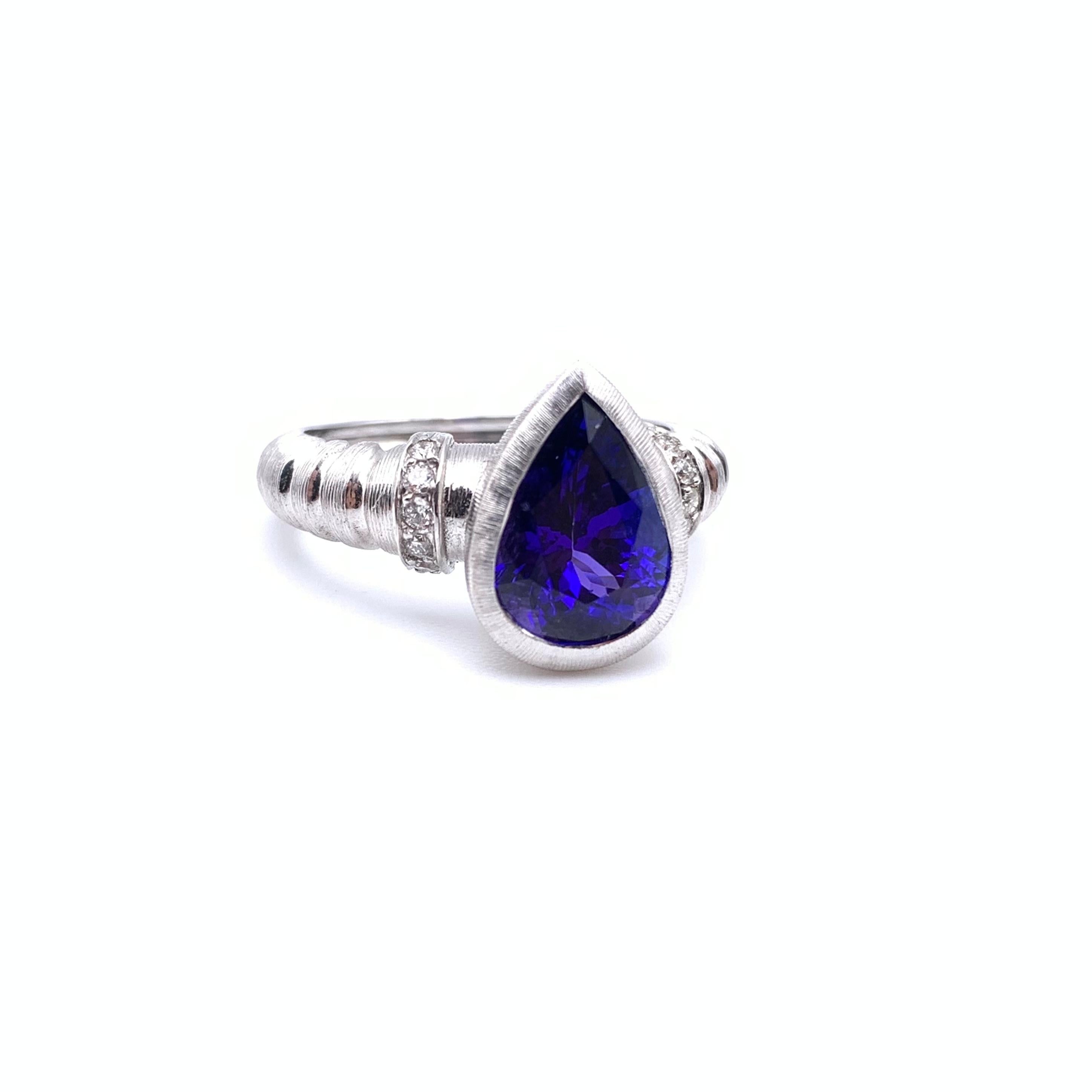 Women's 18KT Florentine Engraved 4.03 CT Tanzanite & Diamond Ring For Sale