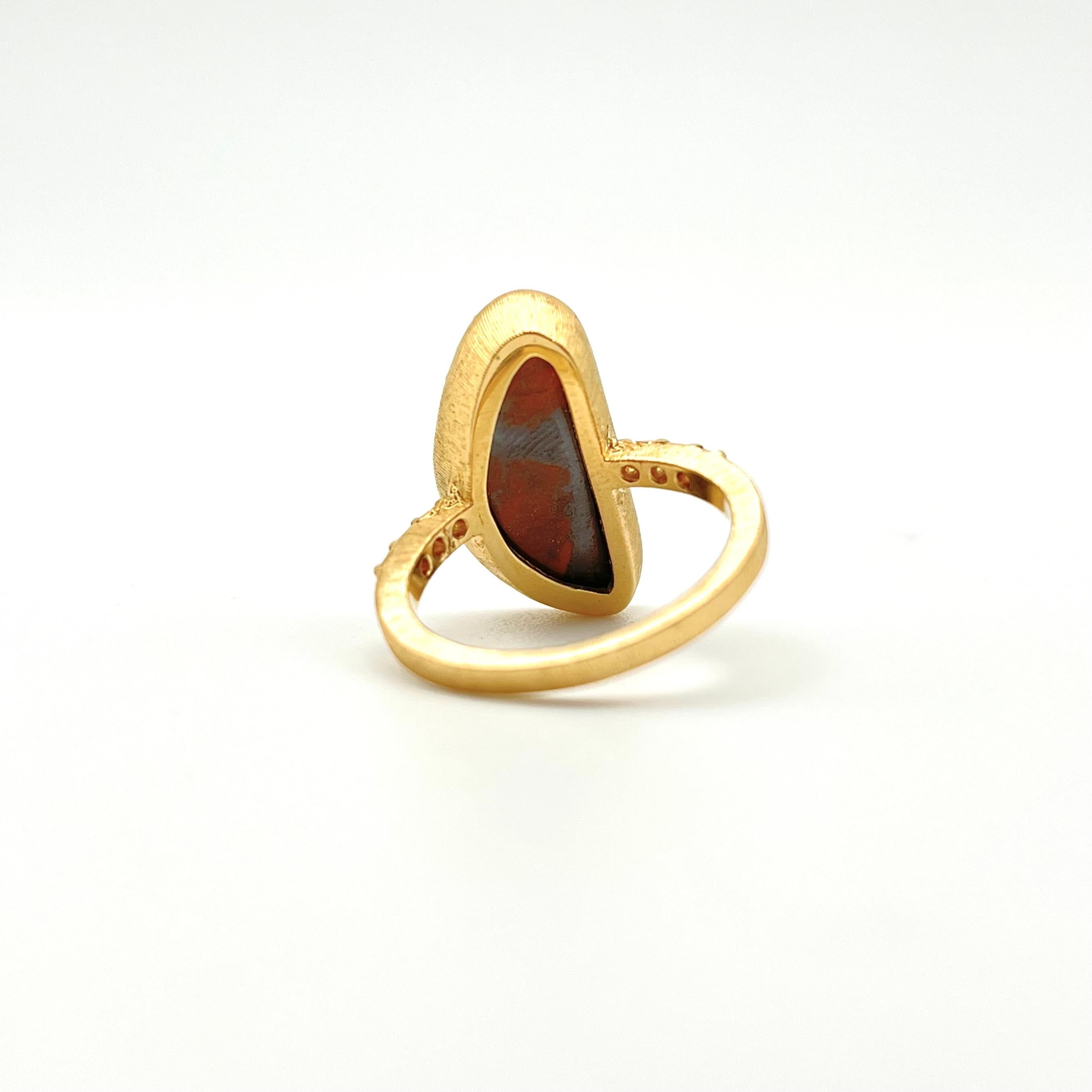 18KT Florentine Gravierter Australischer Opal & Diamant Ring im Zustand „Hervorragend“ im Angebot in Lynchburg, VA